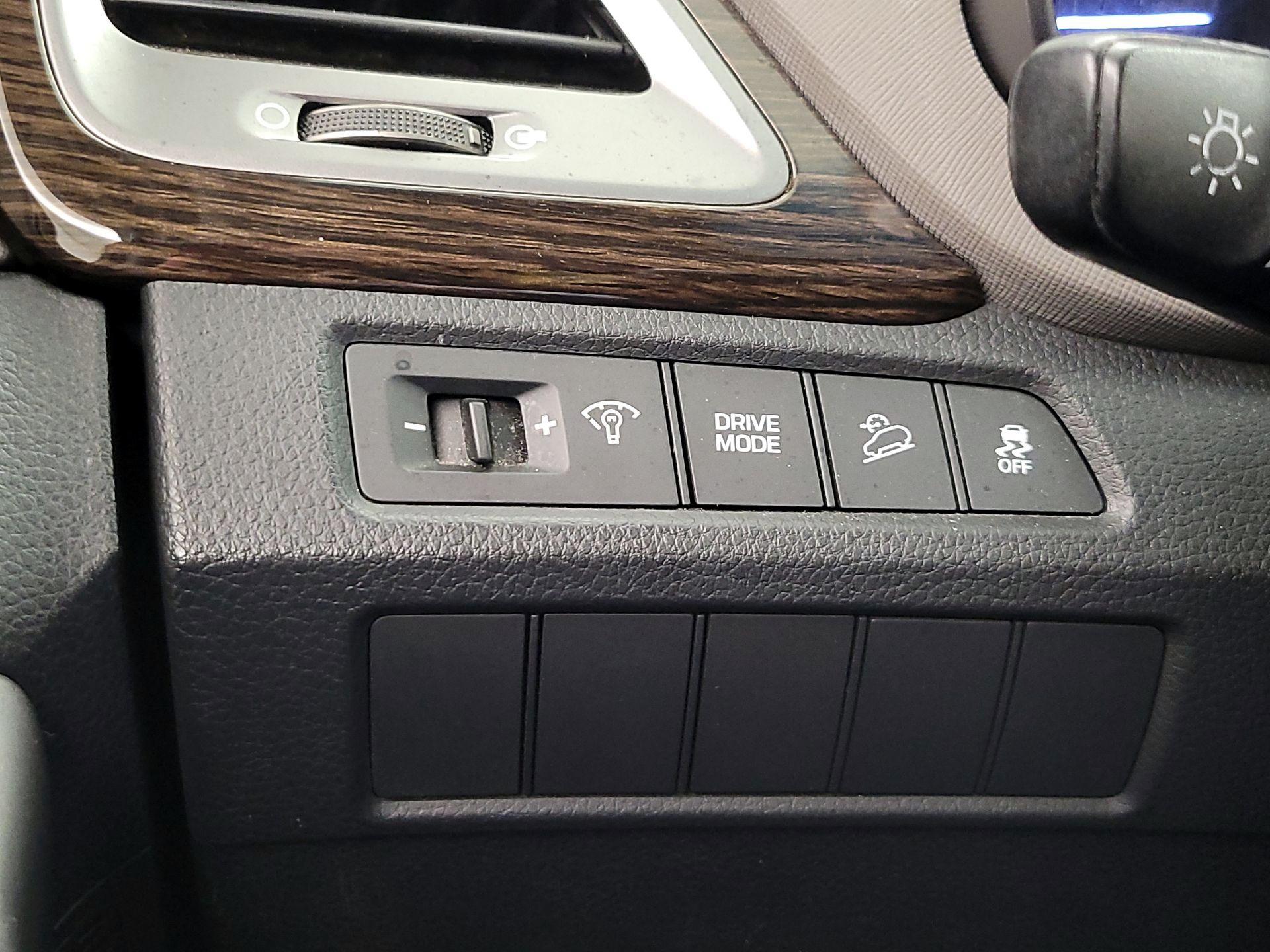 Thumbnail: 2017 Hyundai Santa Fe - 13