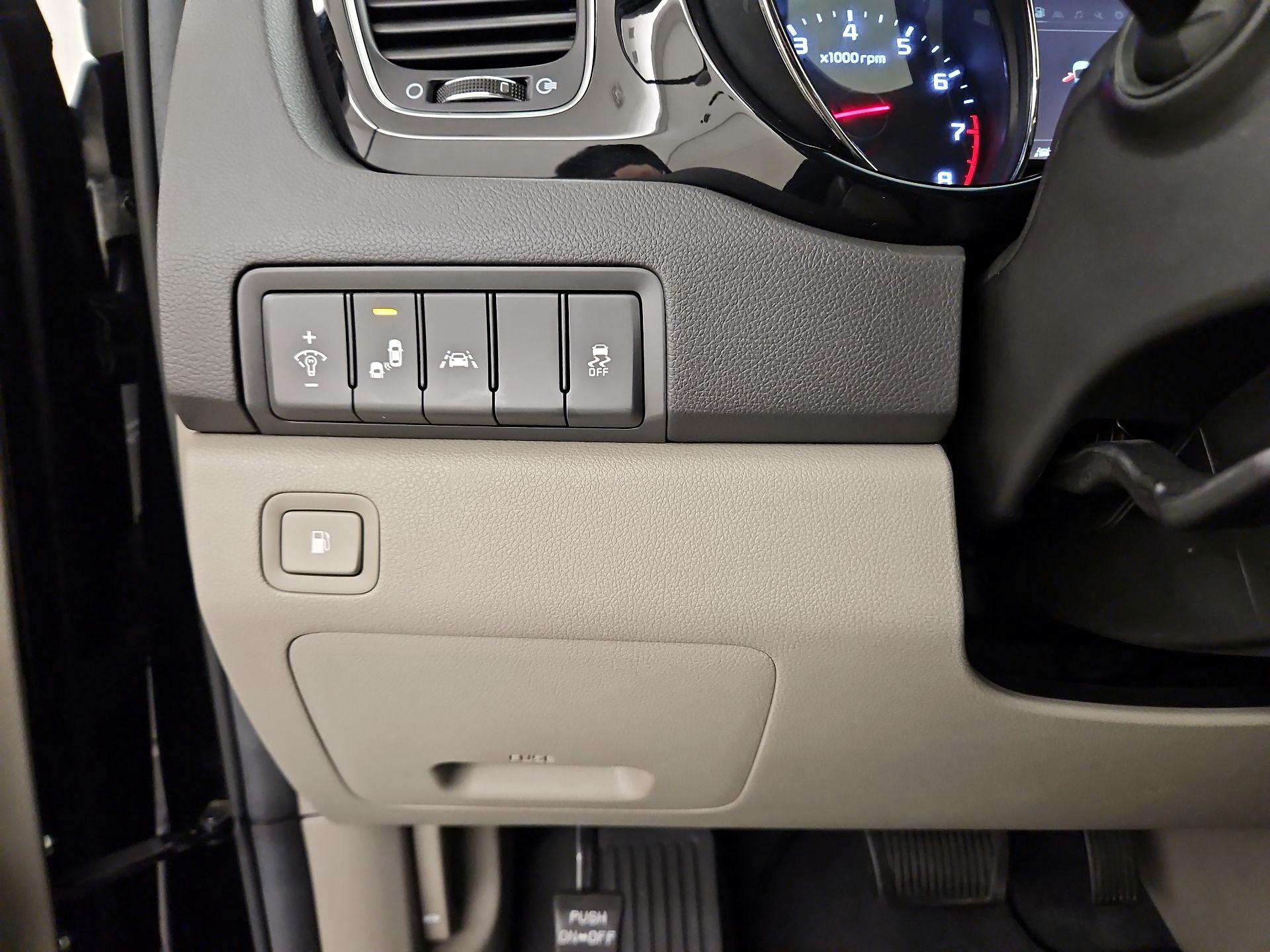 Thumbnail: 2017 Kia Sedona - 13