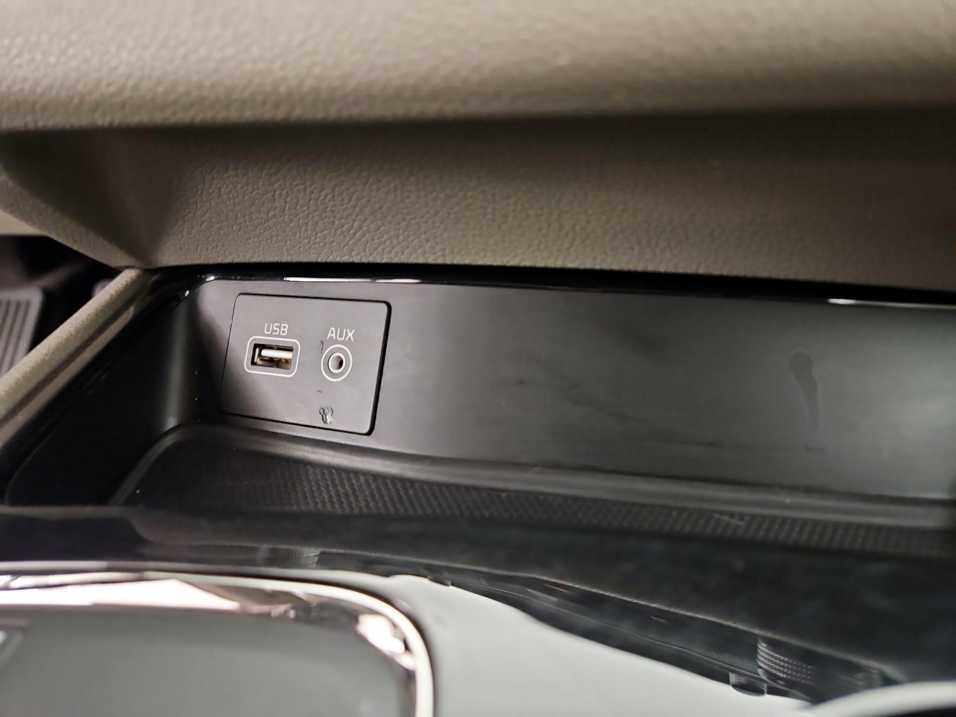 Thumbnail: 2017 Kia Sedona - 18