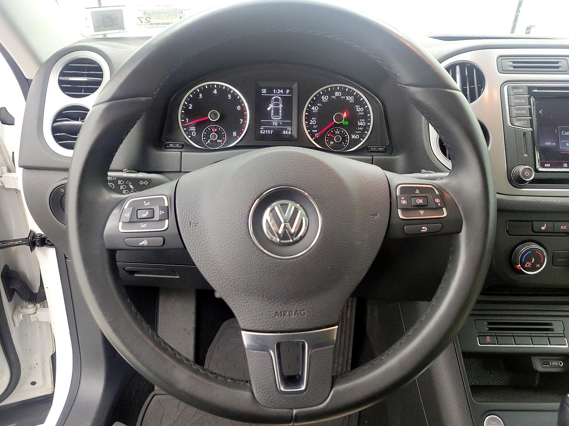Thumbnail: 2017 Volkswagen Tiguan - 10