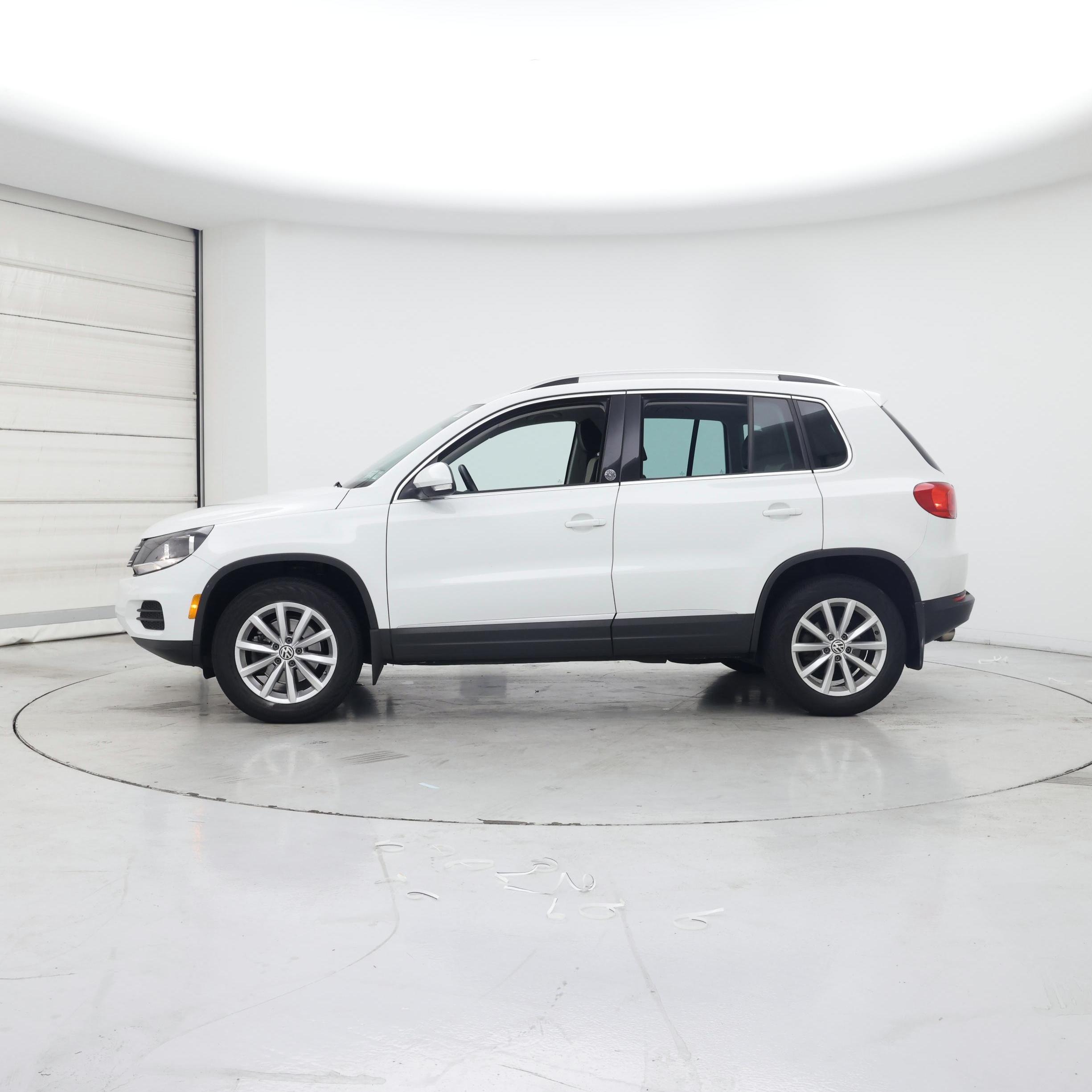 Thumbnail: 2017 Volkswagen Tiguan - 3