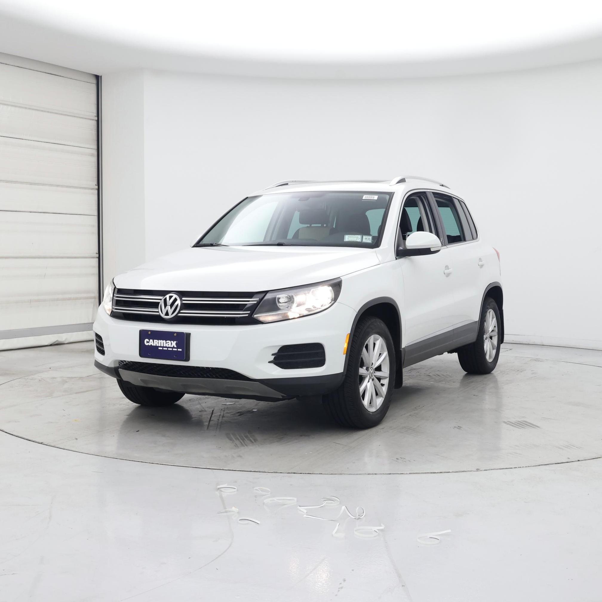 Thumbnail: 2017 Volkswagen Tiguan - 4