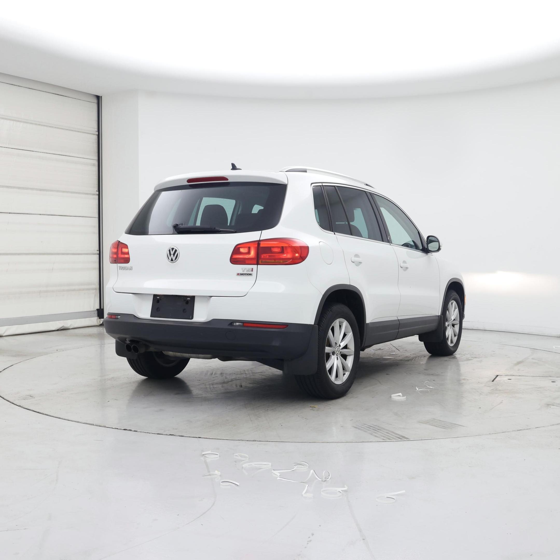 Thumbnail: 2017 Volkswagen Tiguan - 8