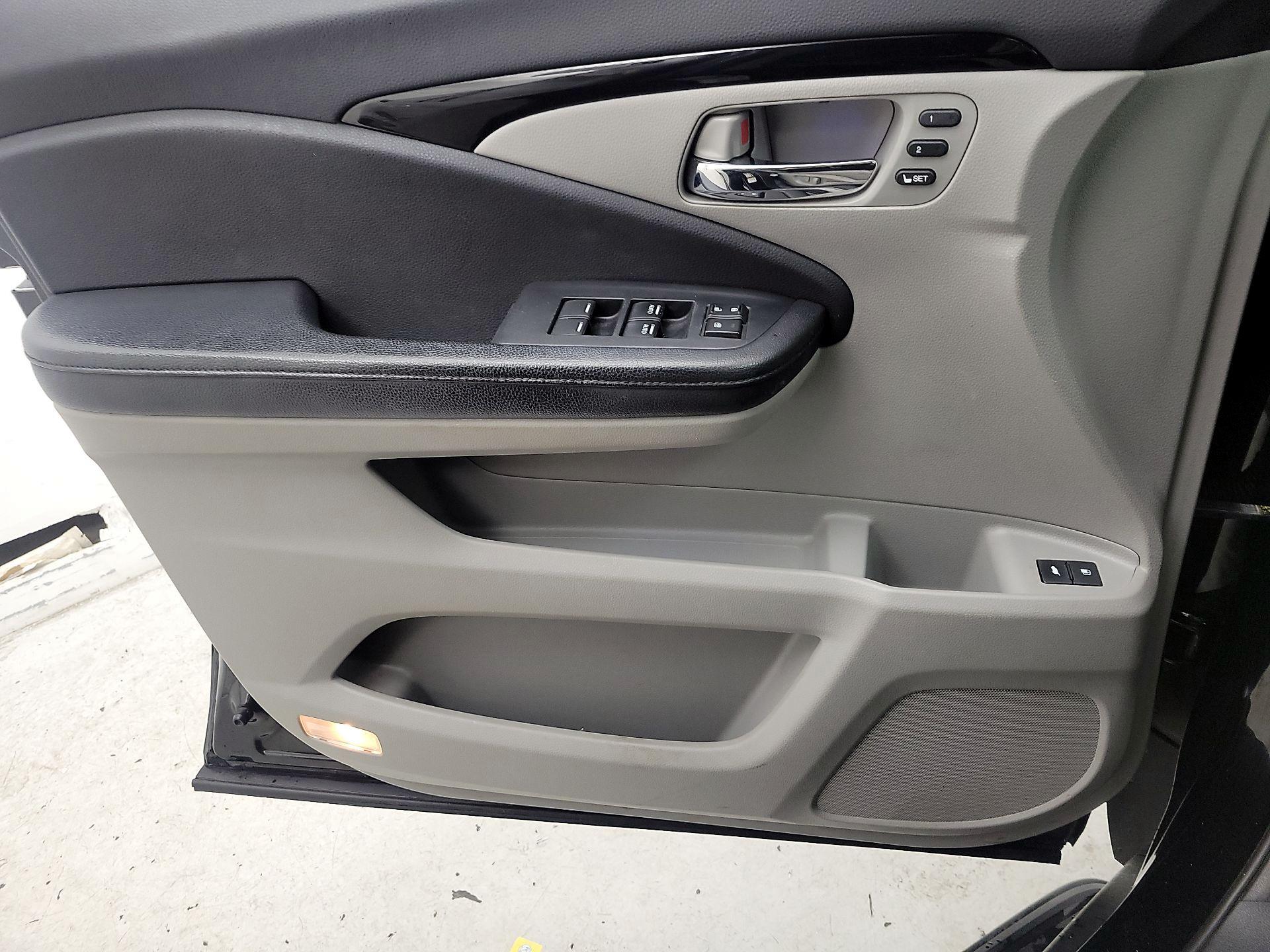 Thumbnail: 2016 Honda Pilot - 12