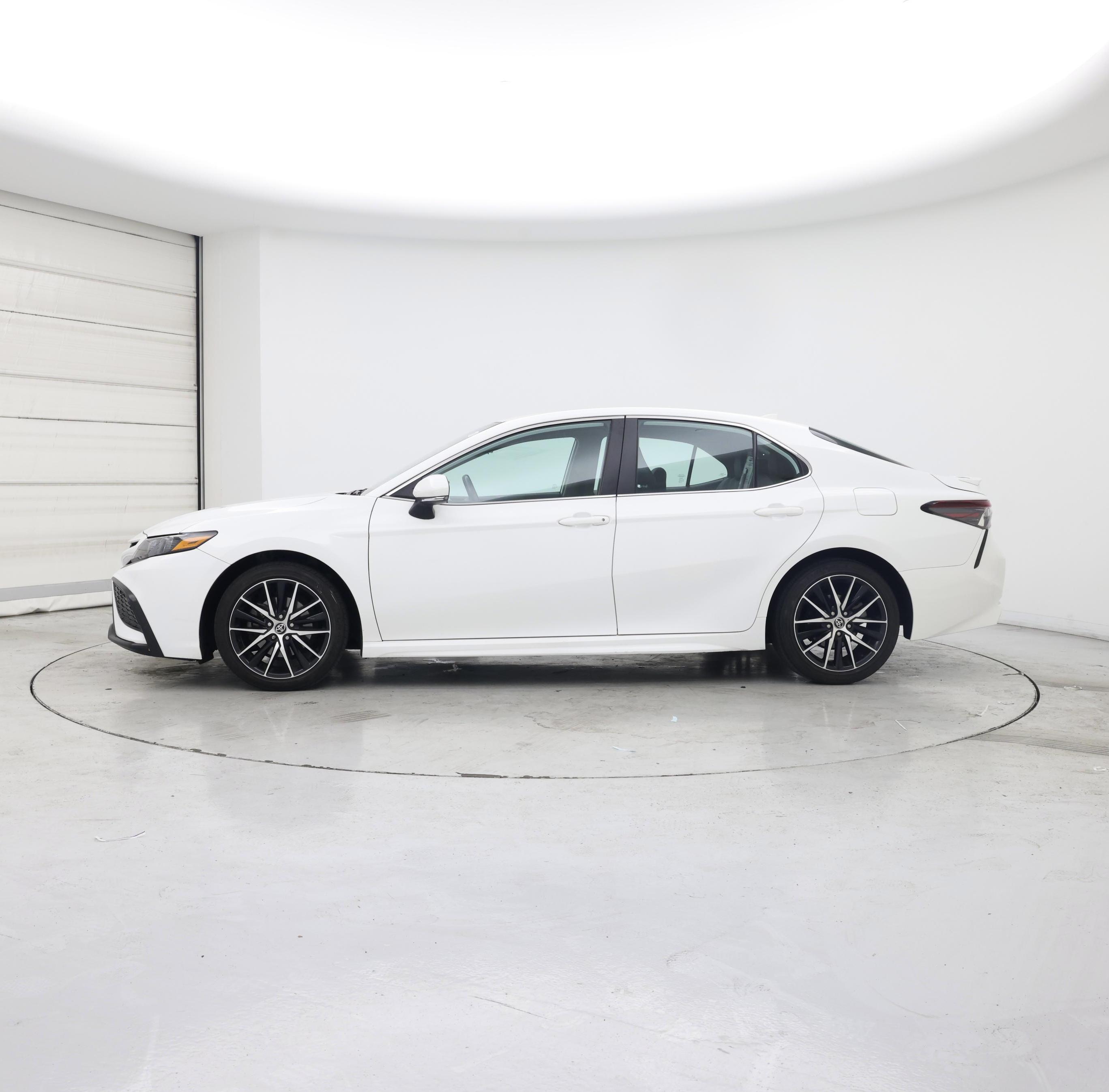 Thumbnail: 2022 Toyota Camry - 3
