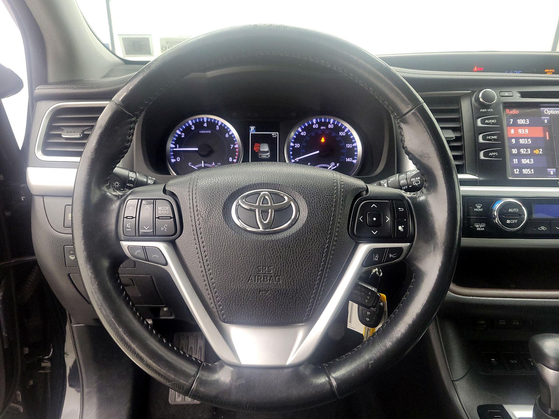 Thumbnail: 2017 Toyota Highlander - 10