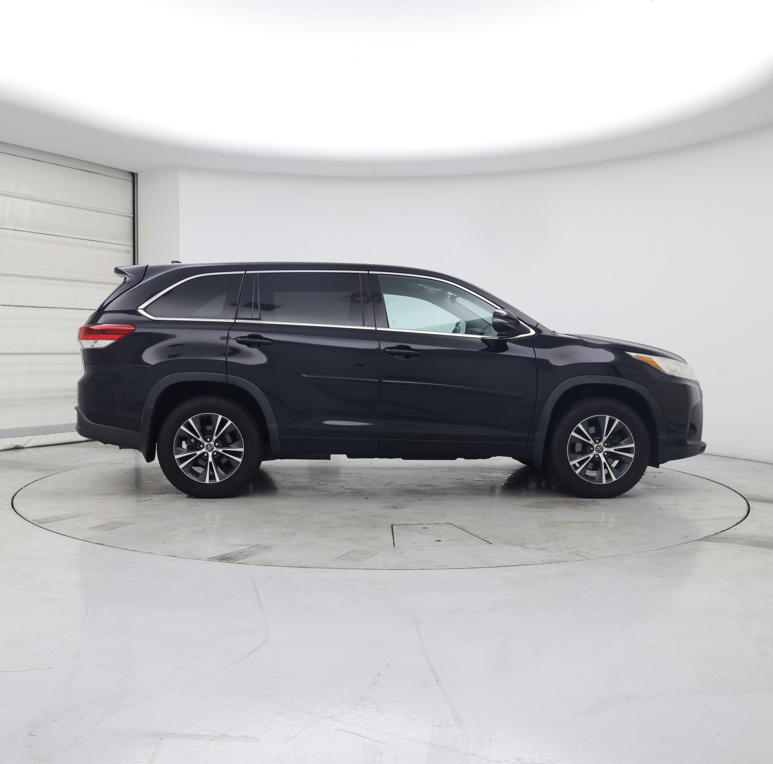 Thumbnail: 2017 Toyota Highlander - 7