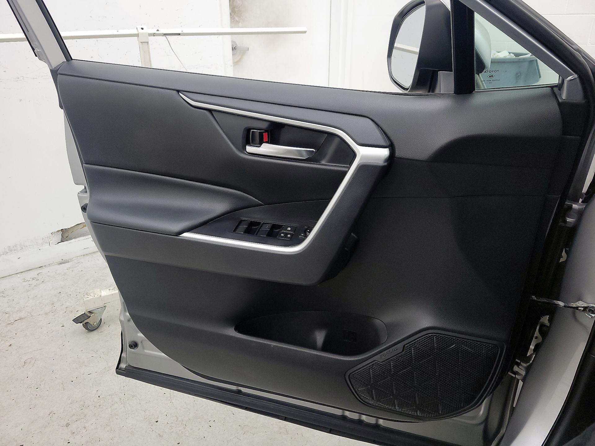 Thumbnail: 2021 Toyota RAV4 - 12