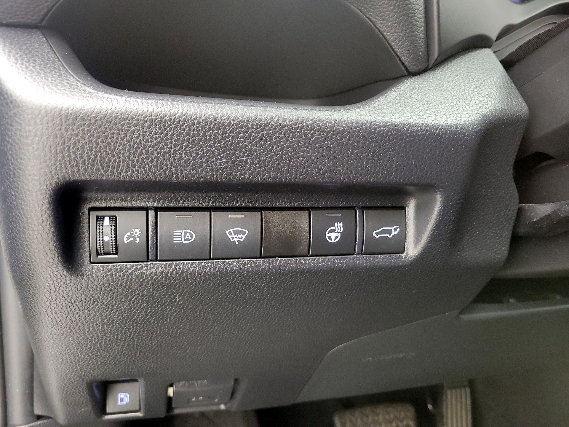 Thumbnail: 2021 Toyota RAV4 - 13