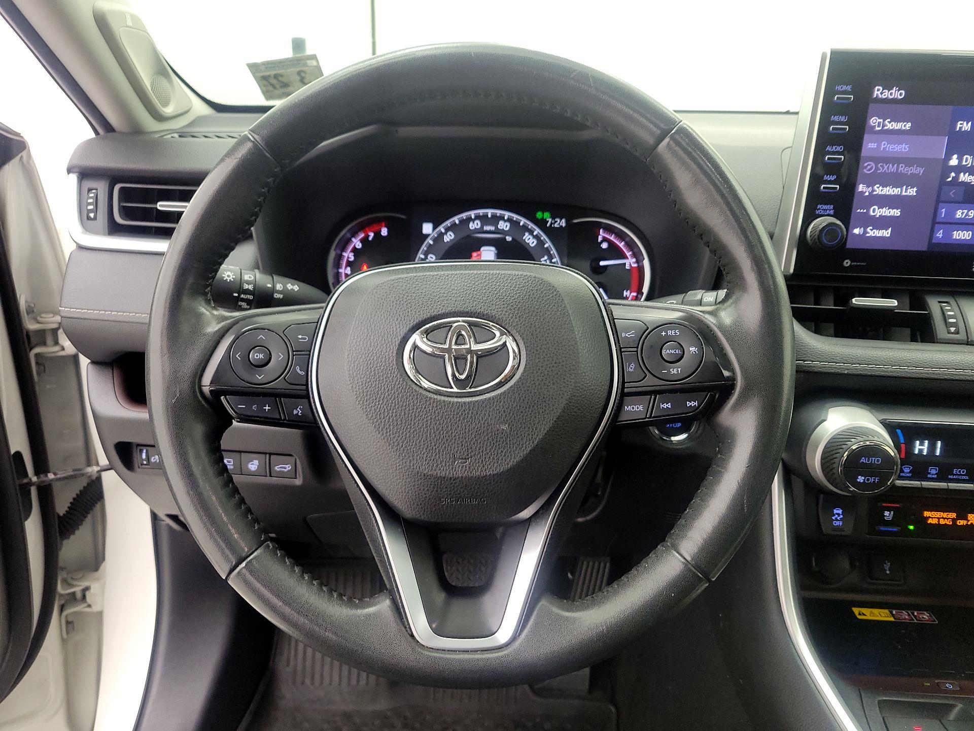 Thumbnail: 2022 Toyota RAV4 - 10