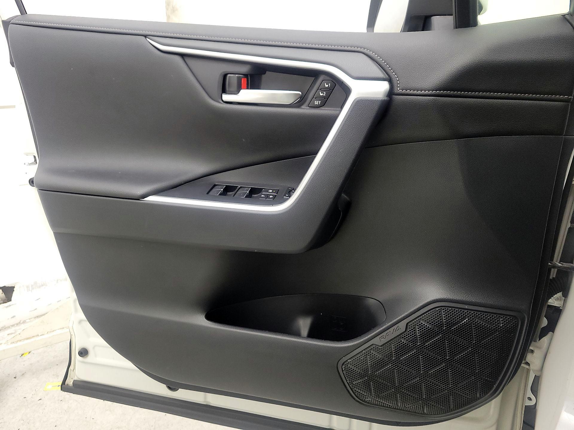 Thumbnail: 2022 Toyota RAV4 - 12