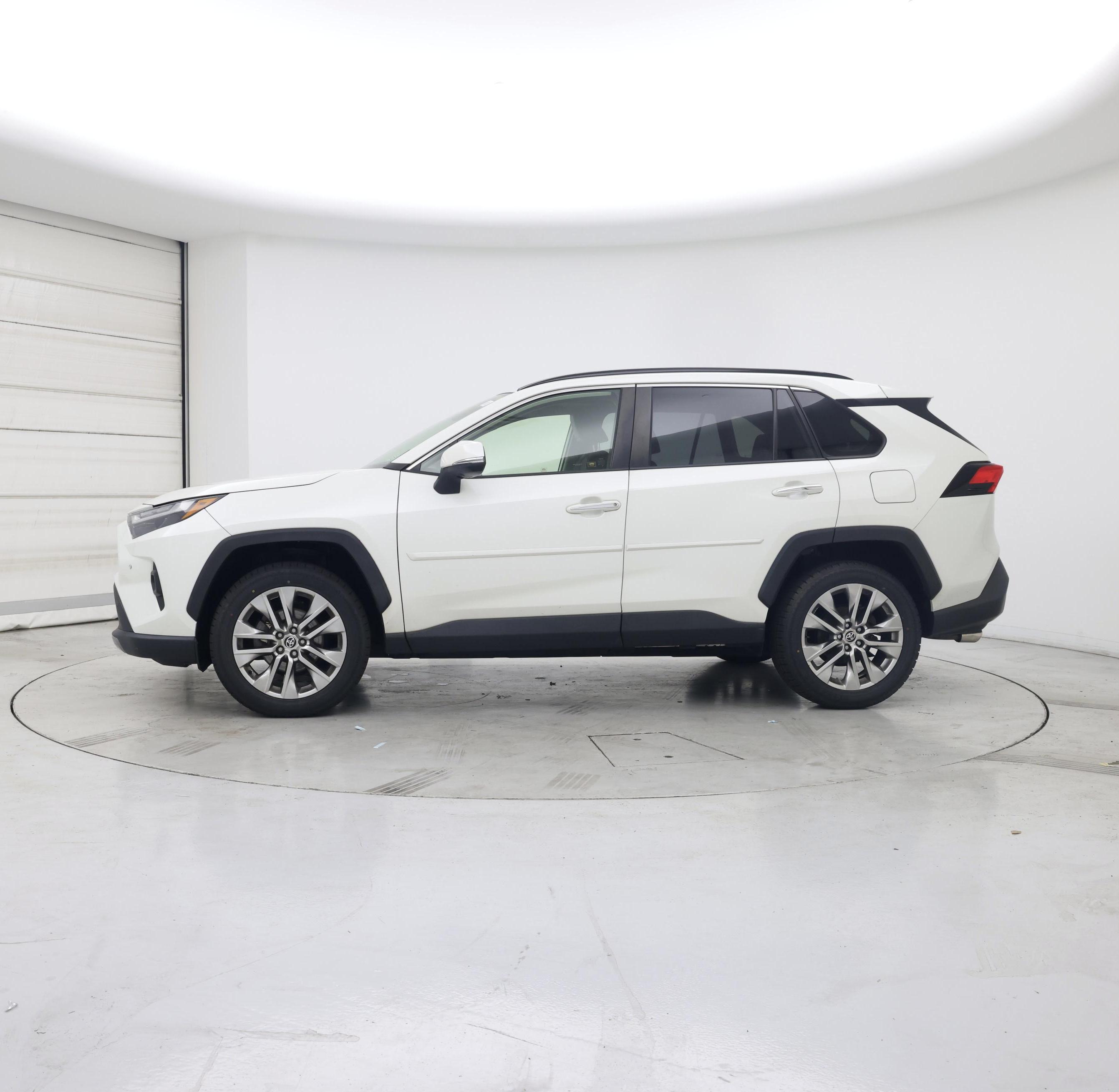 Thumbnail: 2022 Toyota RAV4 - 3