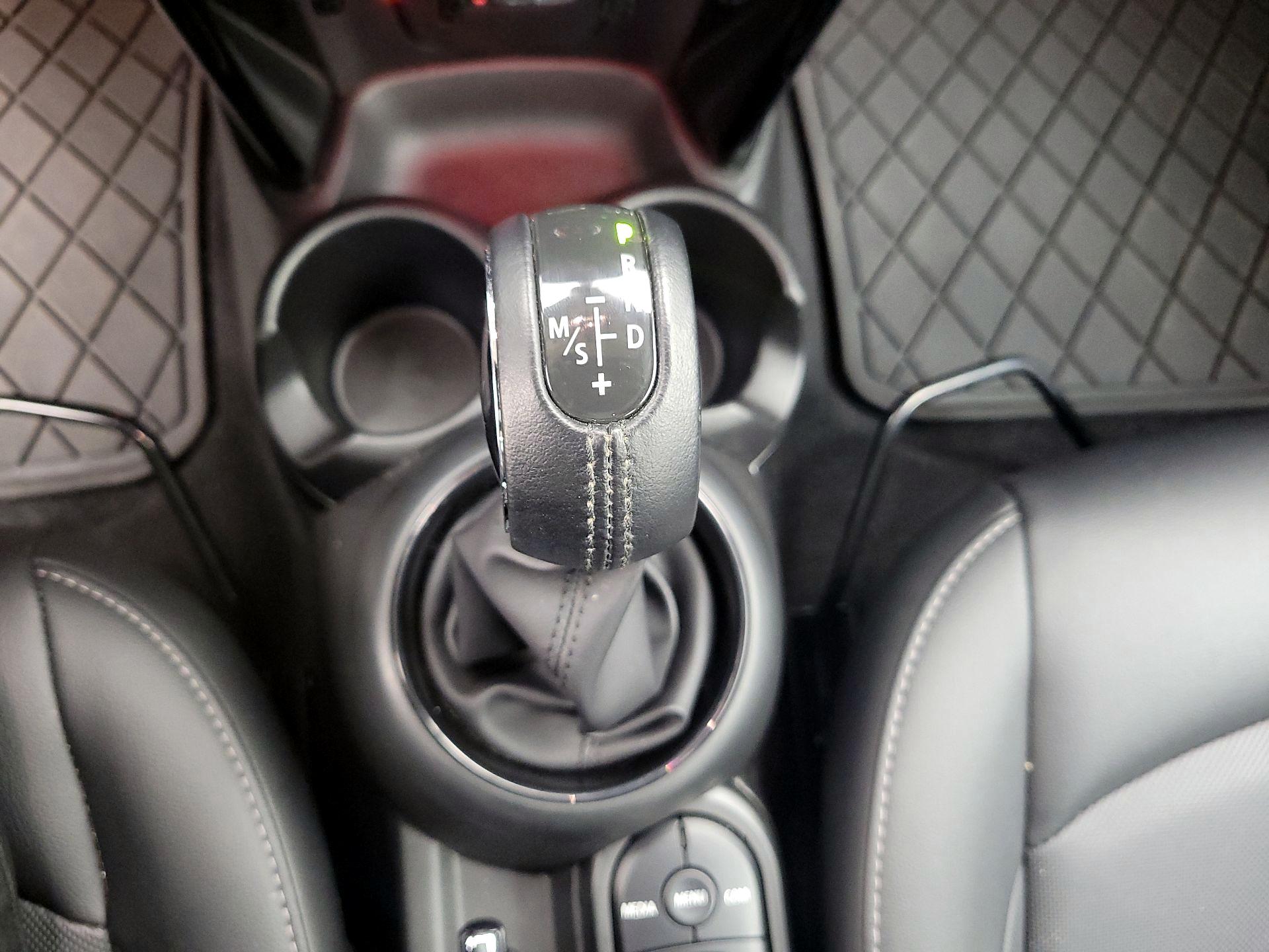 Thumbnail: 2019 MINI Cooper Hardtop - 17