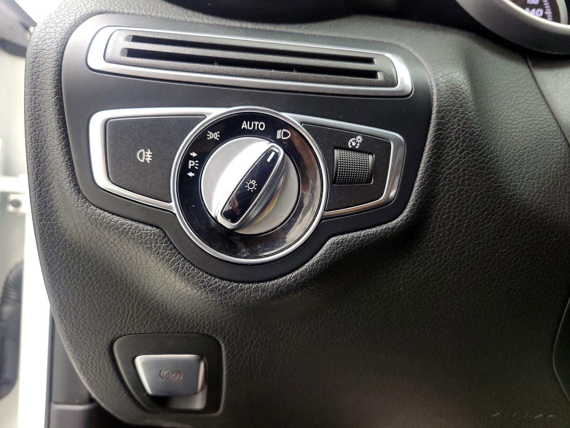 Thumbnail: 2016 Mercedes-Benz C-Class - 13