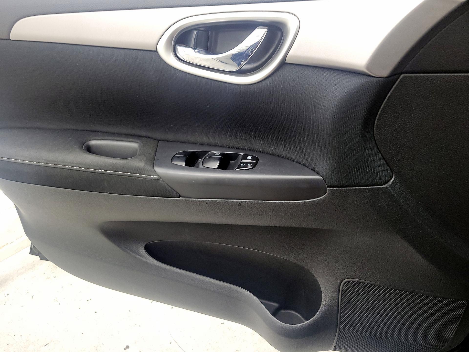 Thumbnail: 2015 Nissan Sentra - 12