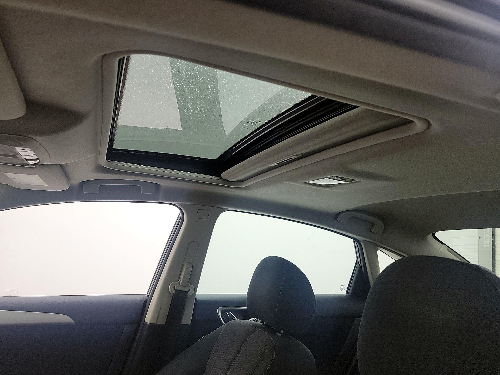 Thumbnail: 2015 Nissan Sentra - 18