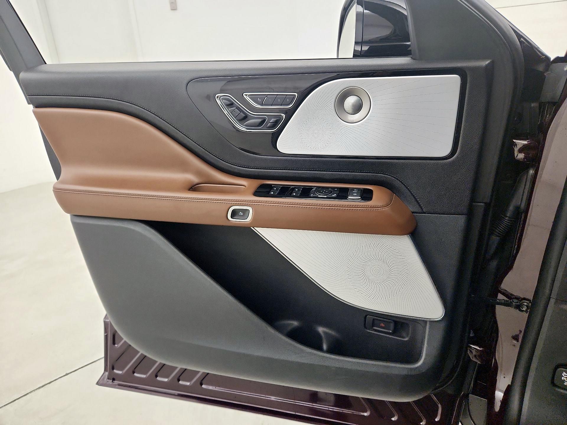 Thumbnail: 2024 Lincoln Aviator - 12
