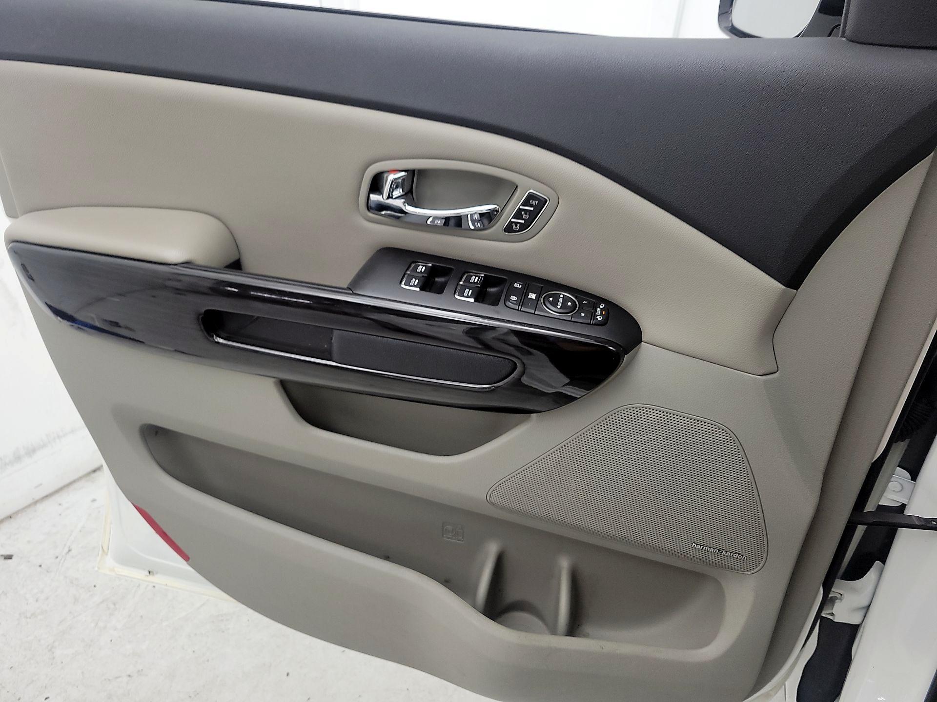 Thumbnail: 2019 Kia Sedona - 12