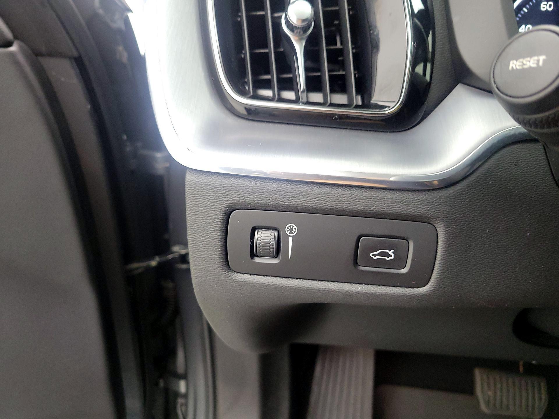 Thumbnail: 2019 Volvo XC60 - 13