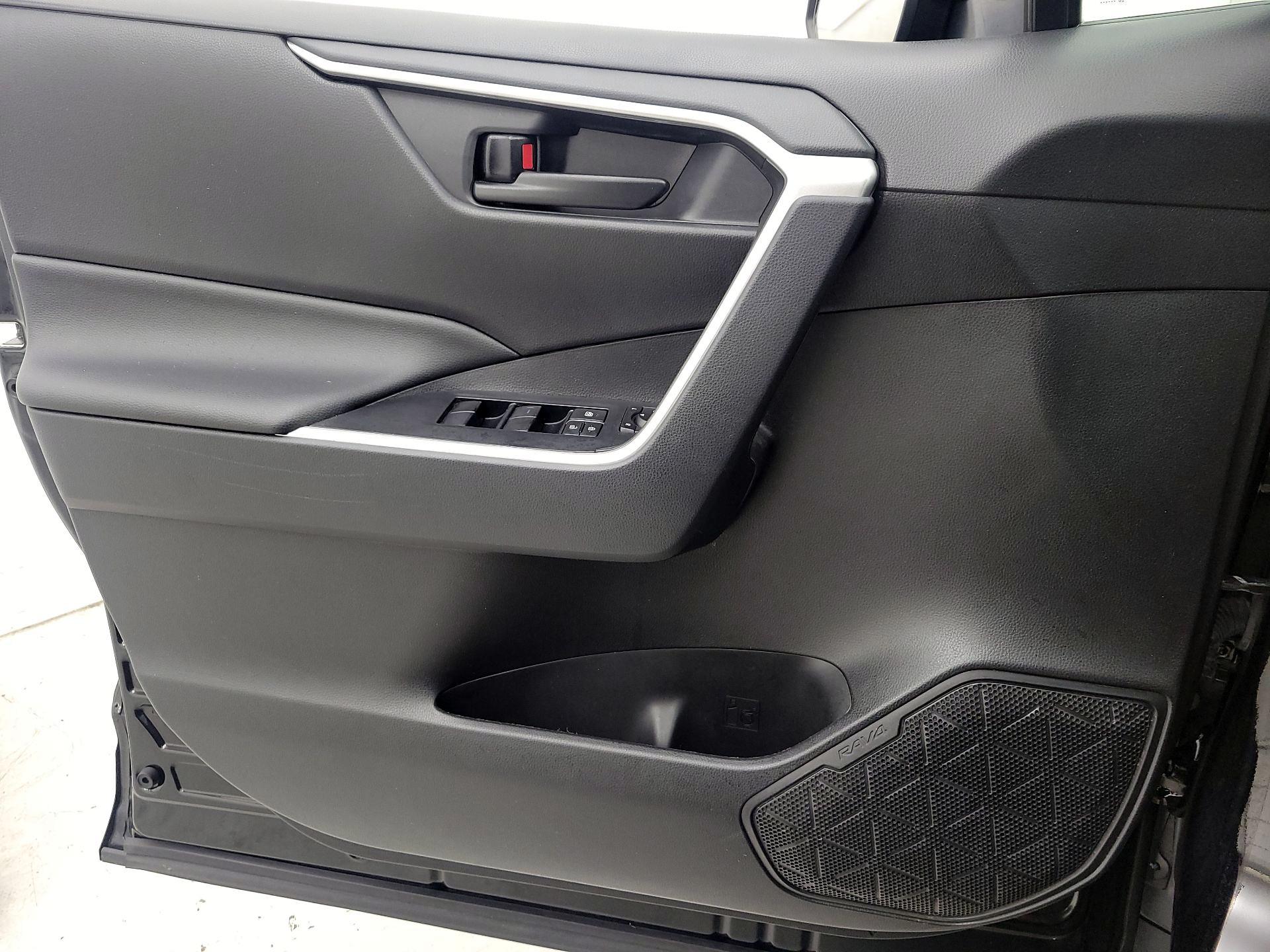 Thumbnail: 2021 Toyota RAV4 - 12
