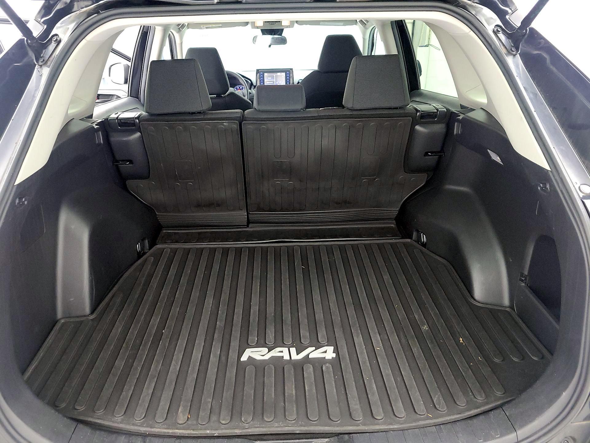 Thumbnail: 2021 Toyota RAV4 - 20