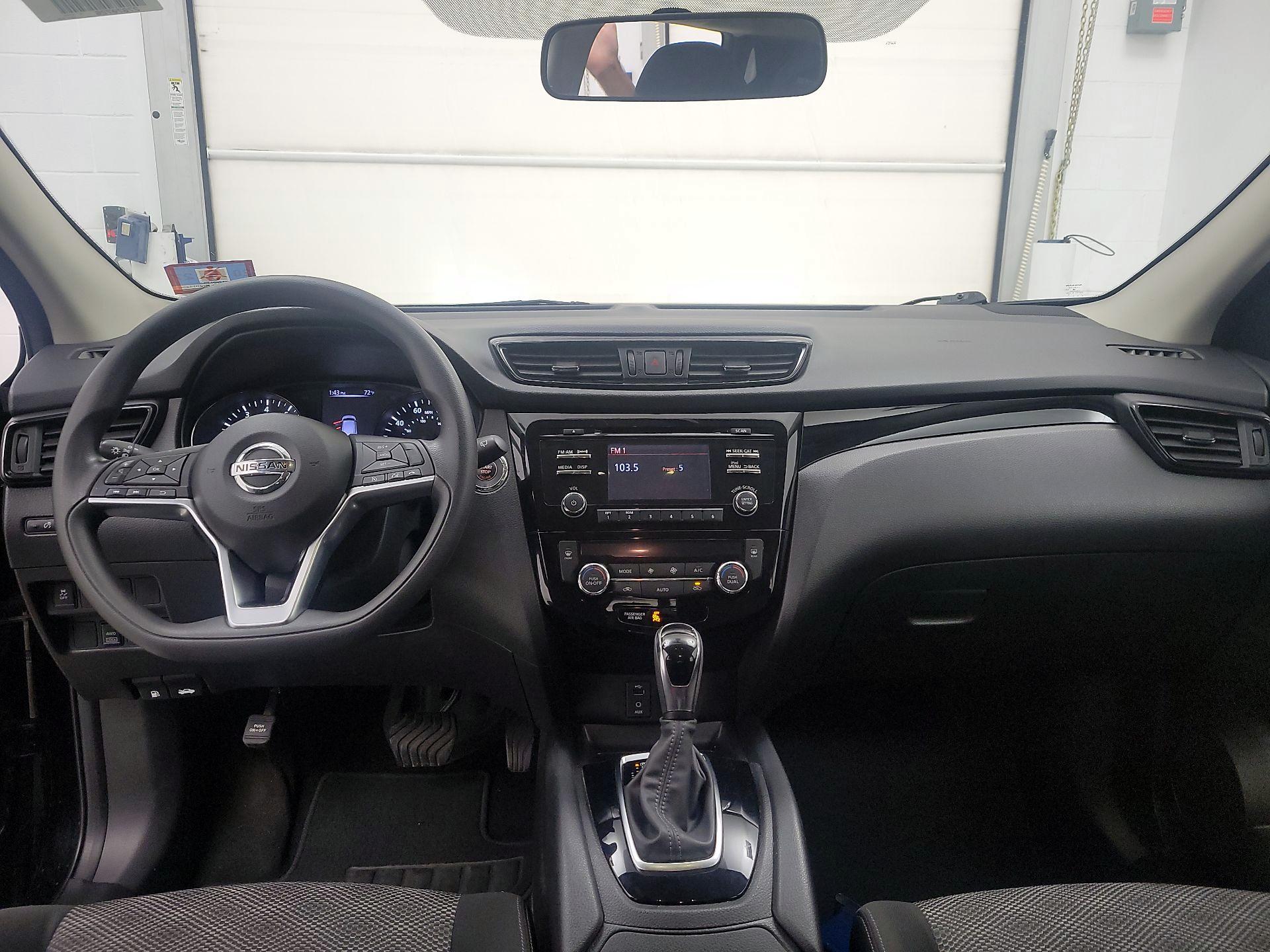 Thumbnail: 2018 Nissan Rogue Sport - 9