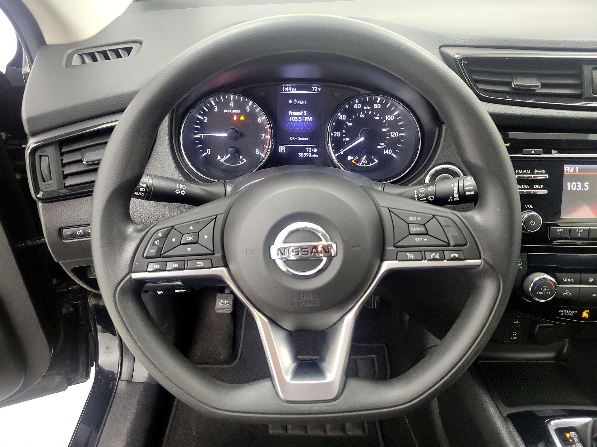 Thumbnail: 2018 Nissan Rogue Sport - 10