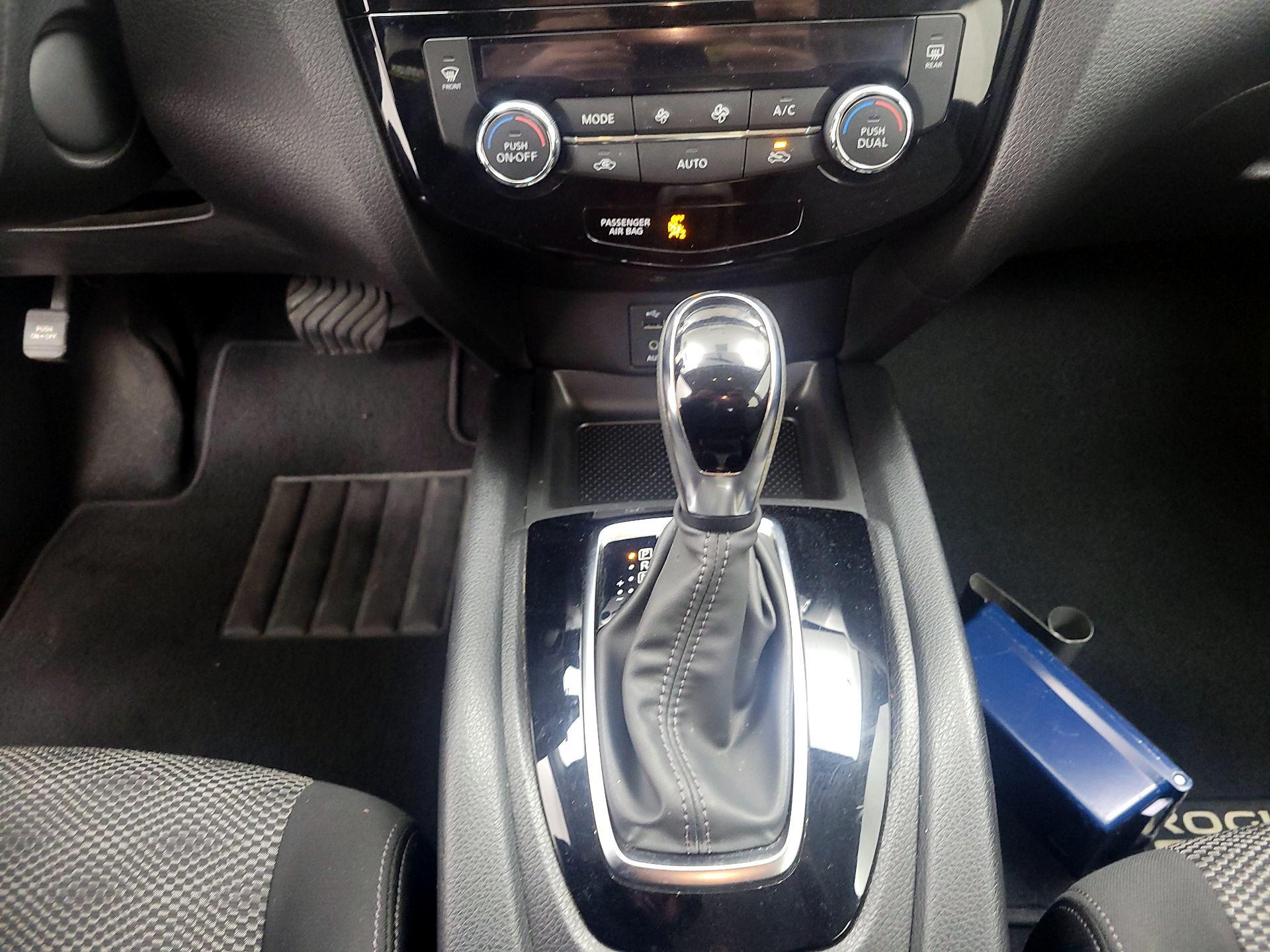 Thumbnail: 2018 Nissan Rogue Sport - 17