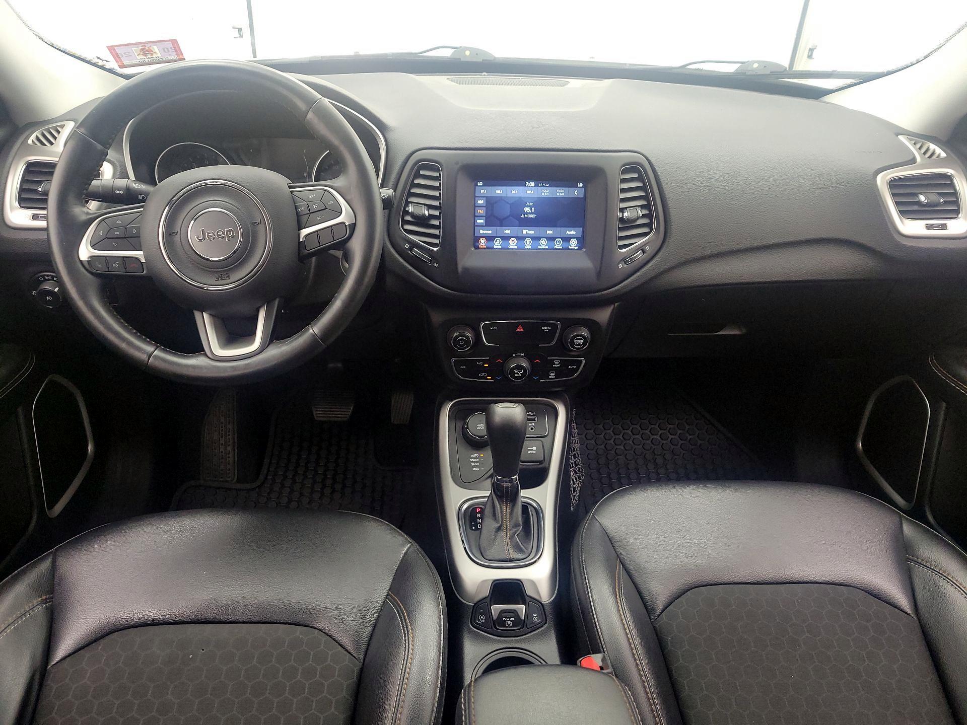 Thumbnail: 2019 Jeep Compass - 9