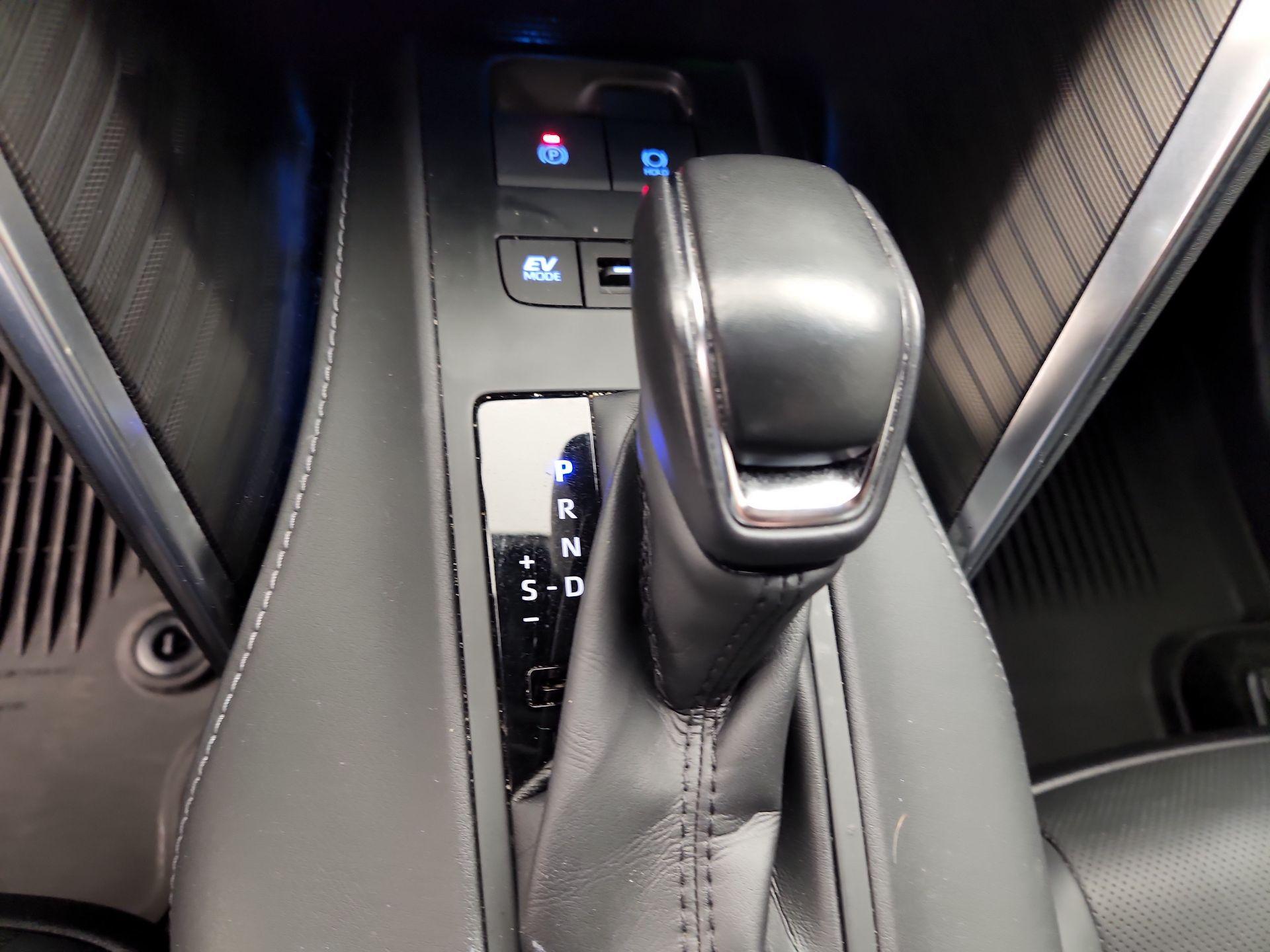 Thumbnail: 2022 Toyota Venza - 18