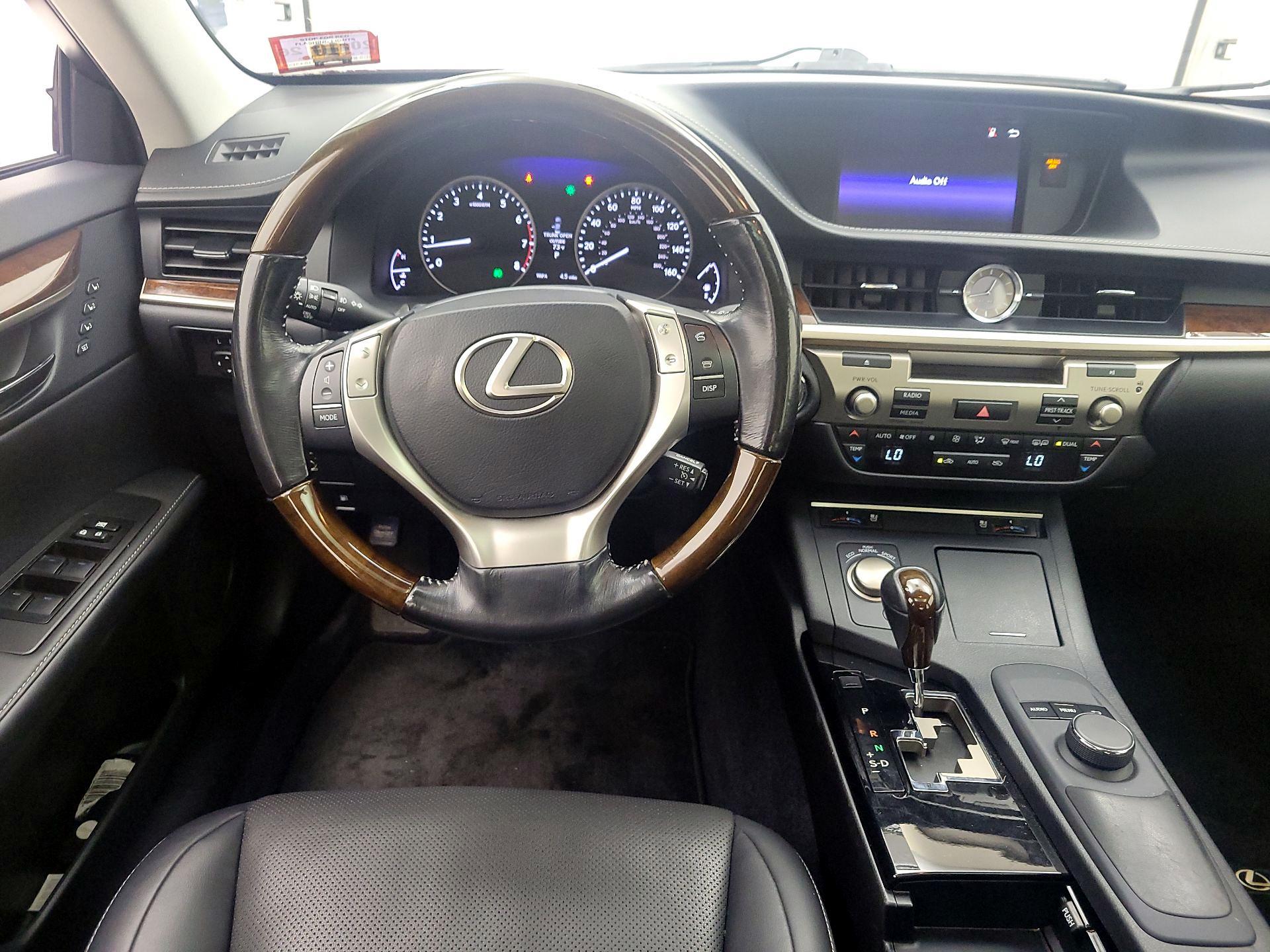 Thumbnail: 2015 Lexus ES - 10