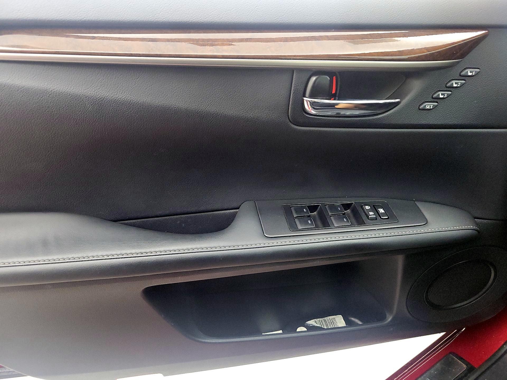 Thumbnail: 2015 Lexus ES - 12