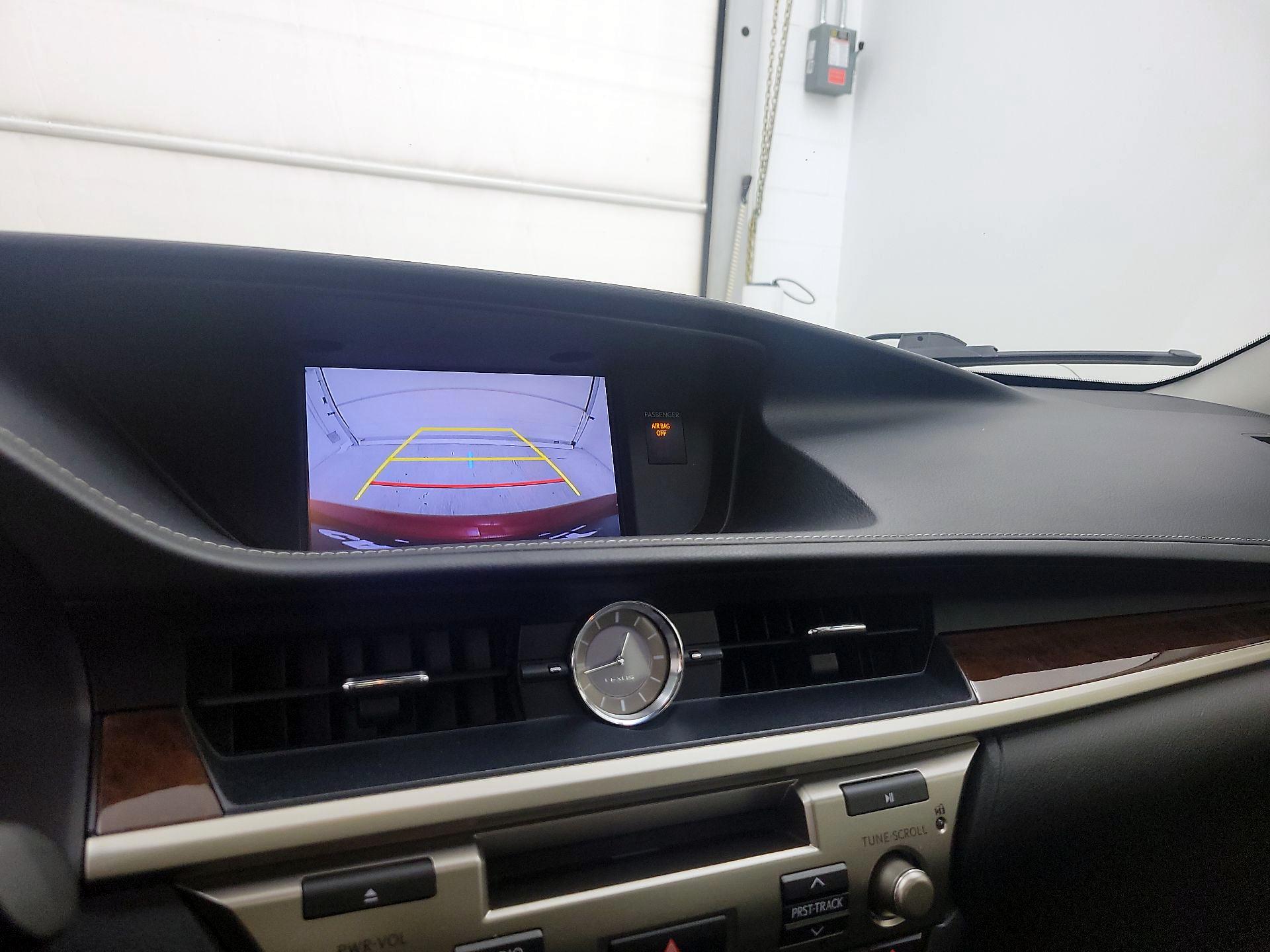 Thumbnail: 2015 Lexus ES - 14