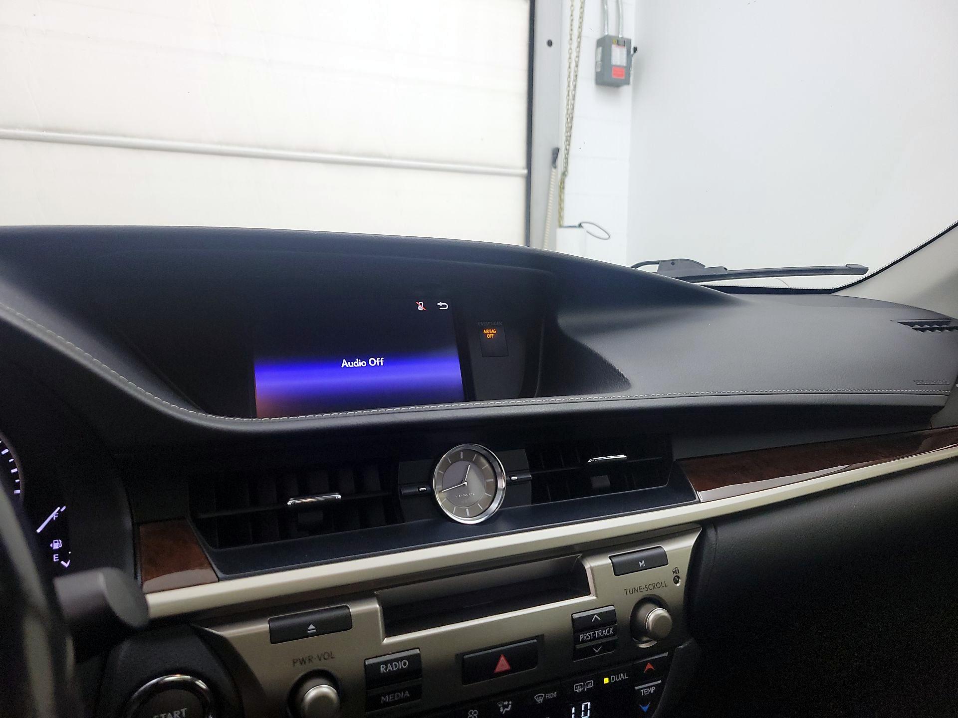 Thumbnail: 2015 Lexus ES - 15