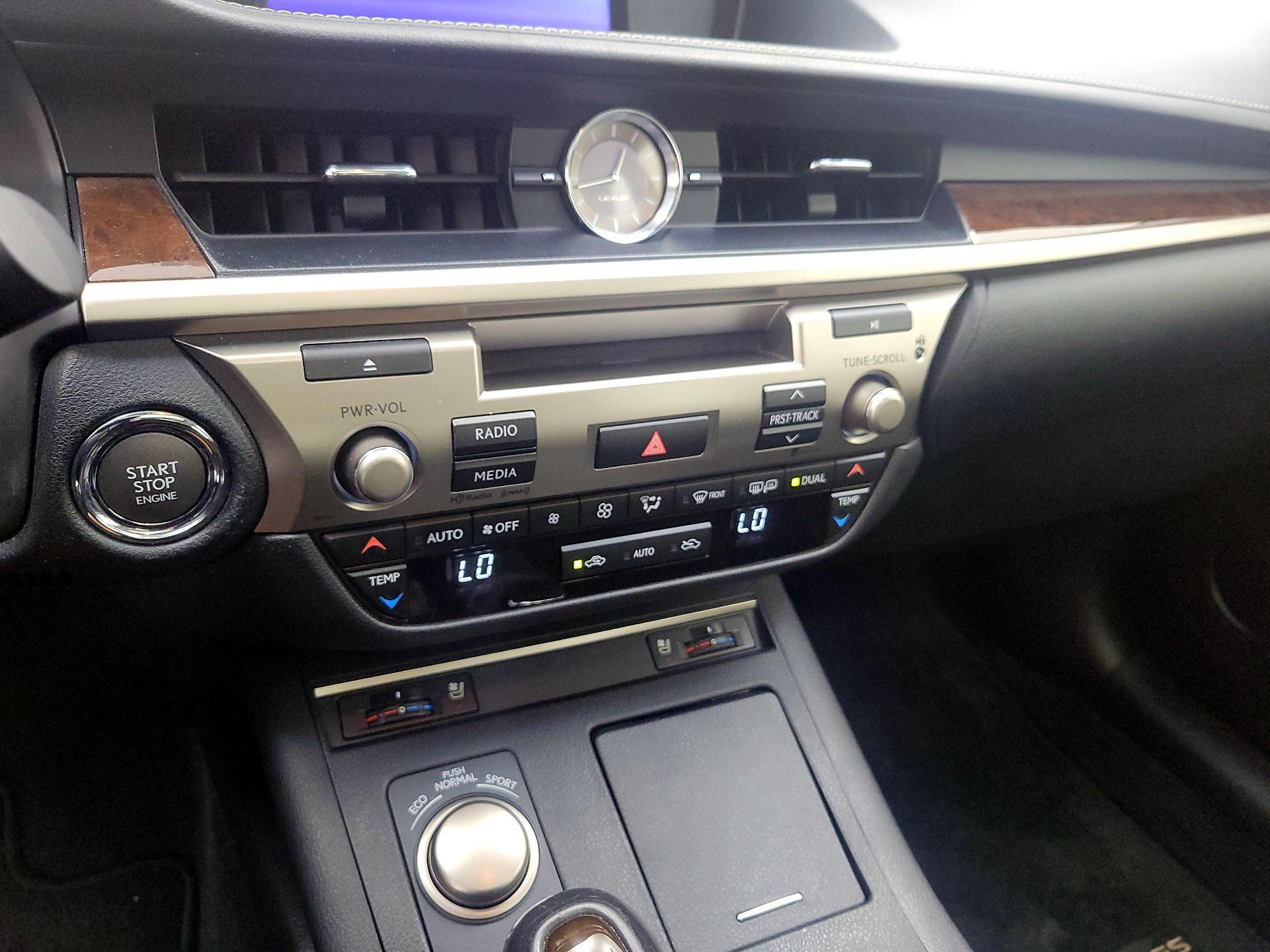 Thumbnail: 2015 Lexus ES - 16
