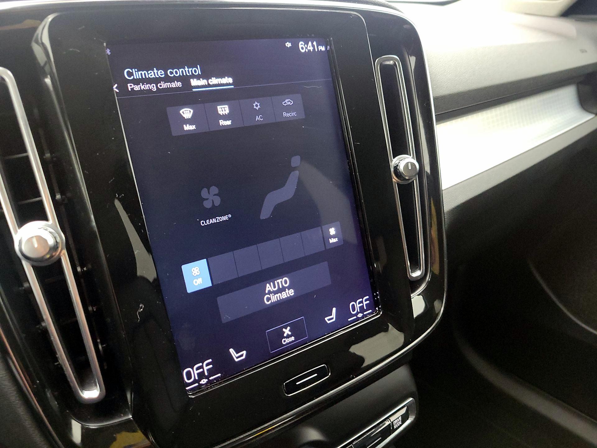 Thumbnail: 2019 Volvo XC40 - 16