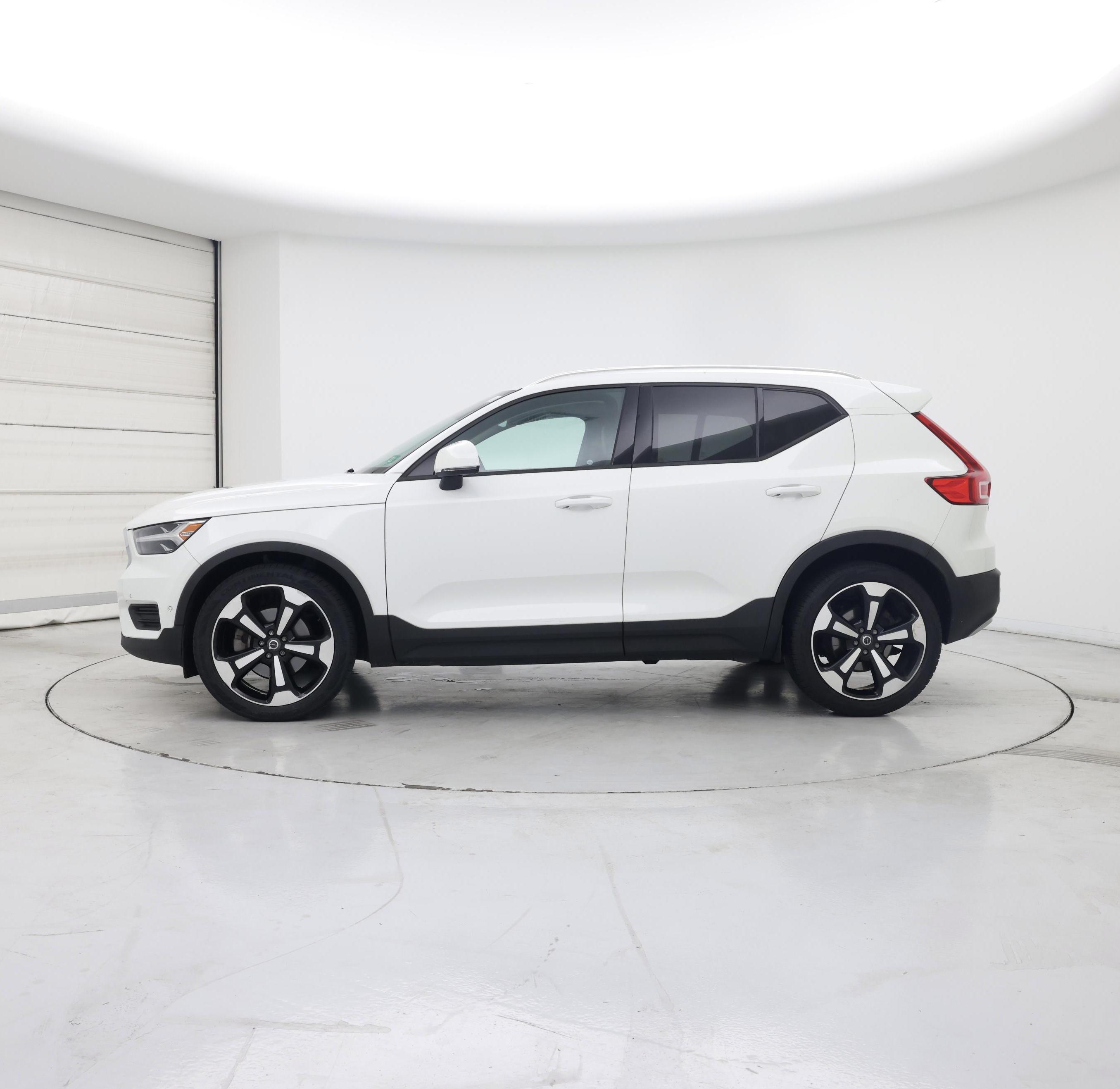 Thumbnail: 2019 Volvo XC40 - 3