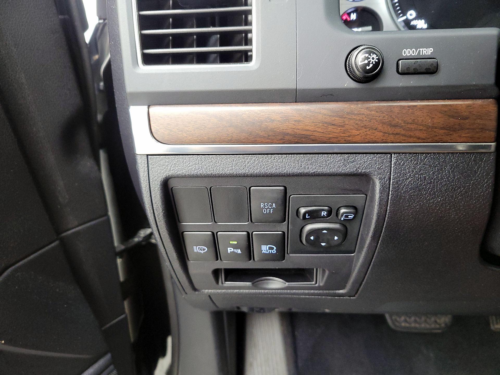 Thumbnail: 2016 Toyota Land Cruiser - 13