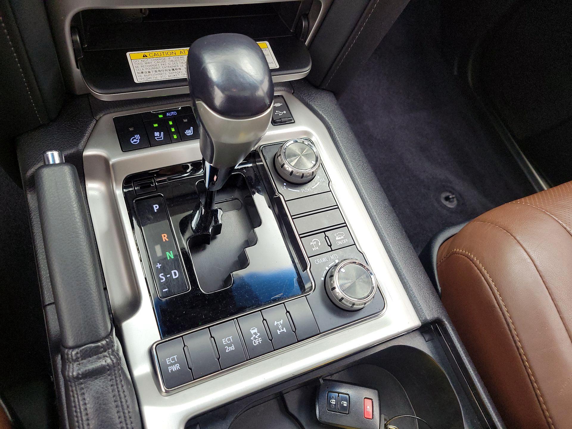 Thumbnail: 2016 Toyota Land Cruiser - 17