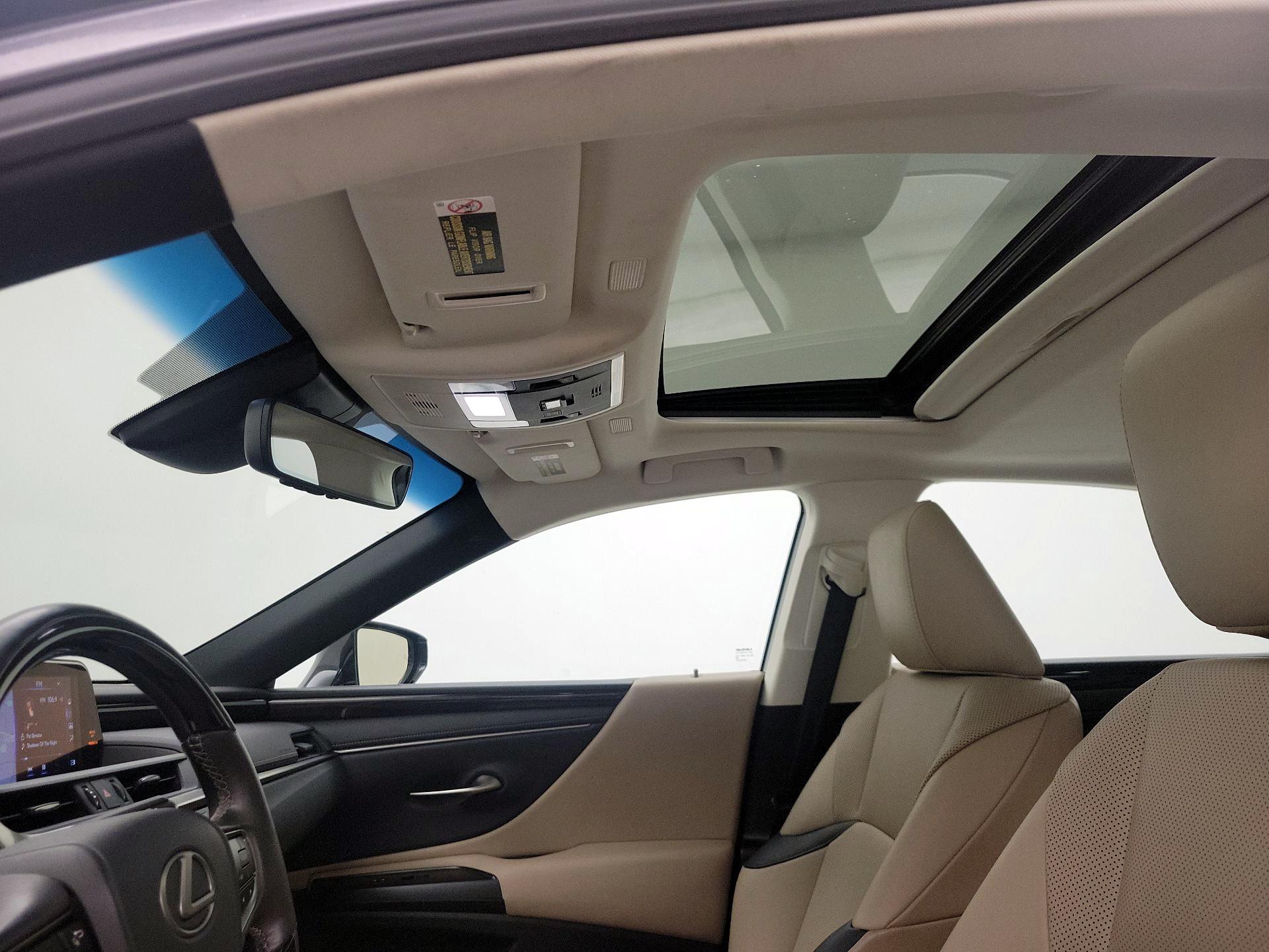Thumbnail: 2020 Lexus ES - 20