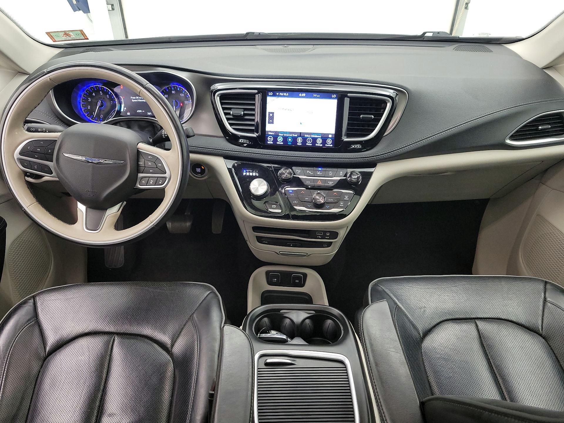 Thumbnail: 2018 Chrysler Pacifica - 9