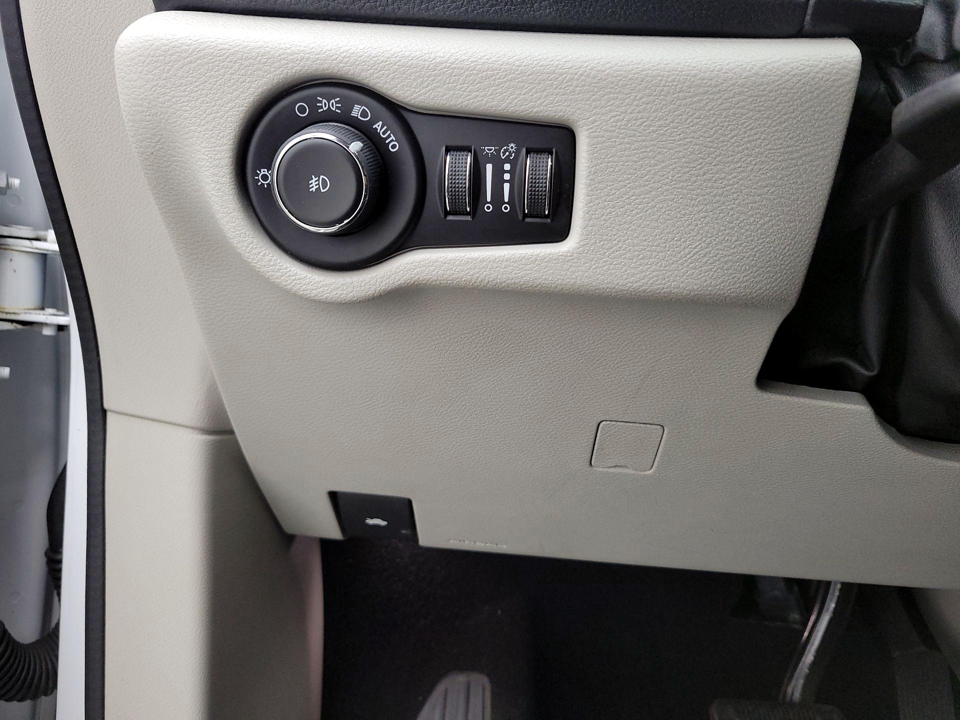 Thumbnail: 2018 Chrysler Pacifica - 13