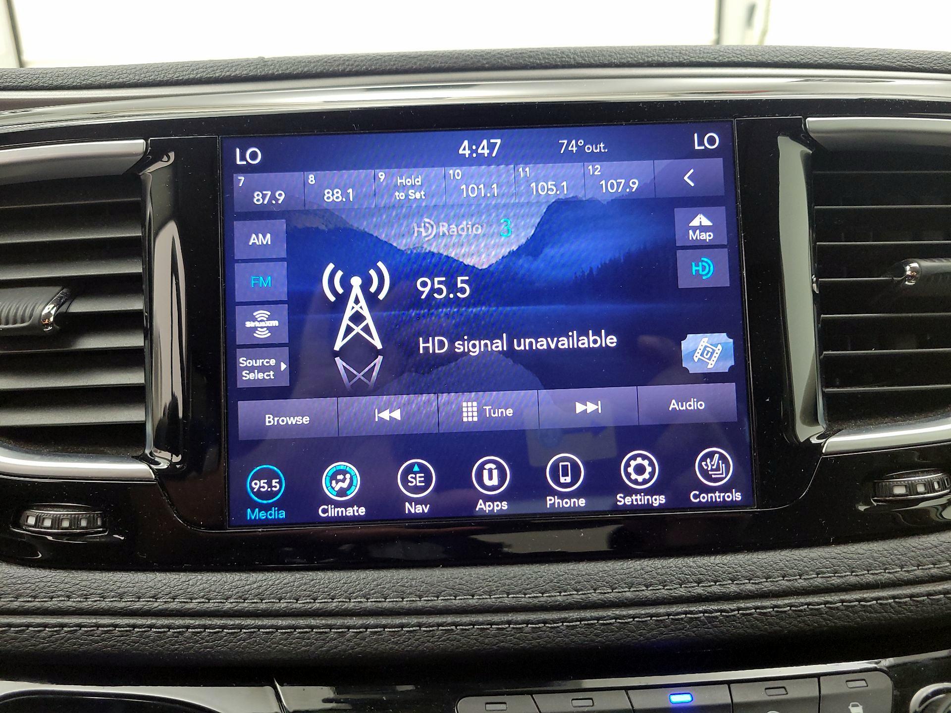 Thumbnail: 2018 Chrysler Pacifica - 16