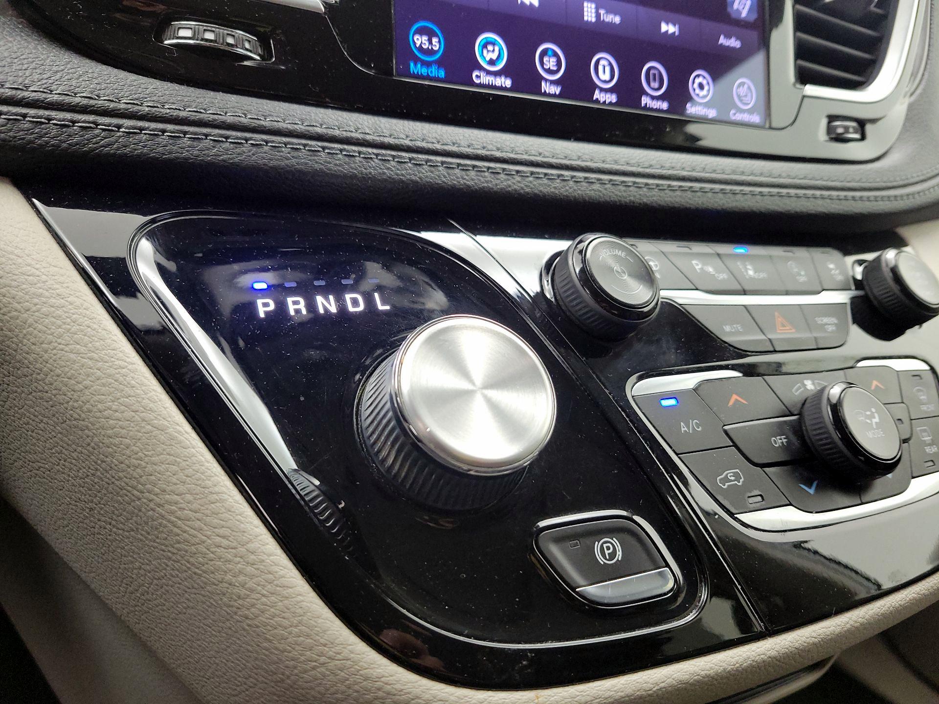 Thumbnail: 2018 Chrysler Pacifica - 18