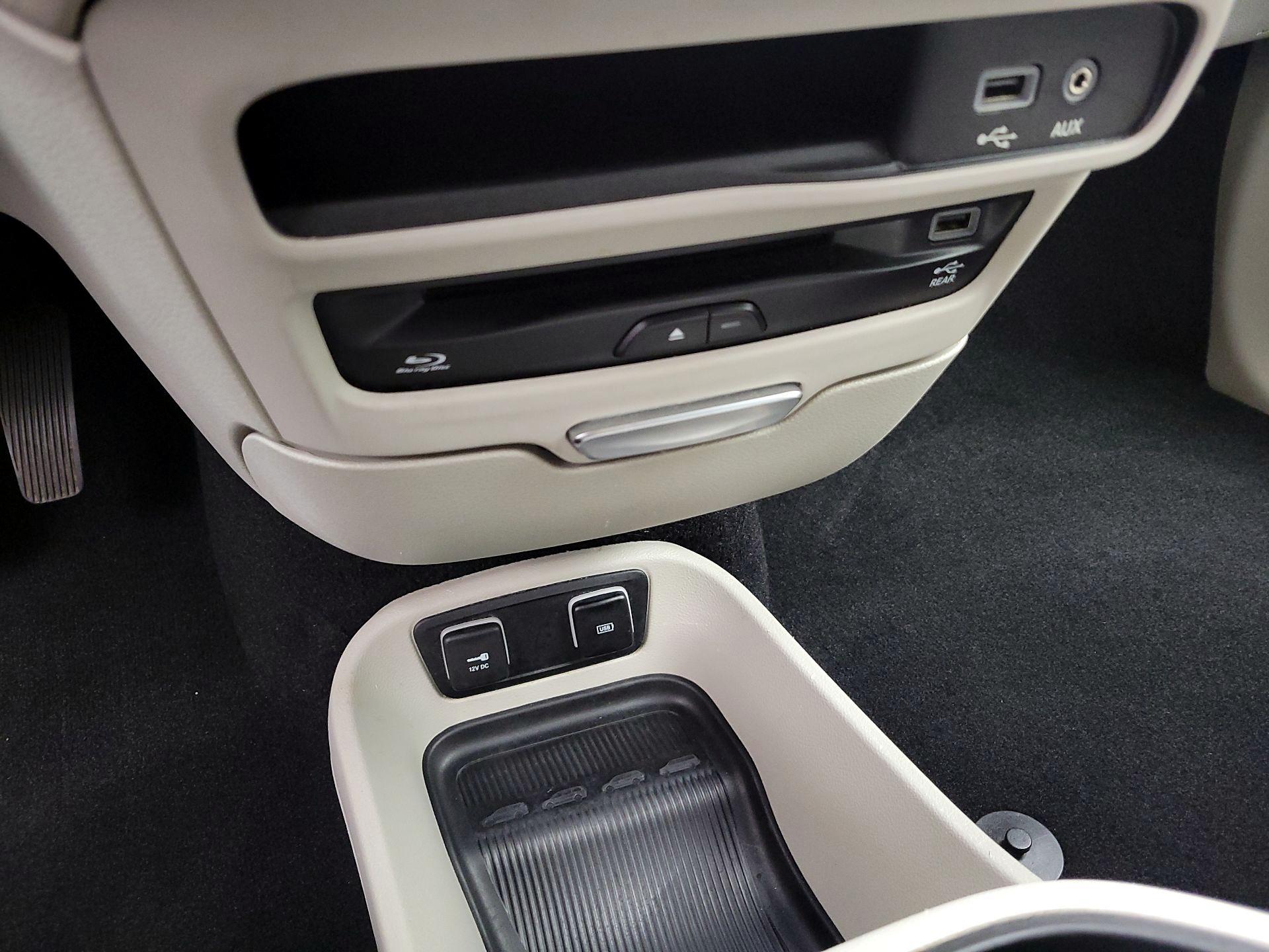 Thumbnail: 2018 Chrysler Pacifica - 19