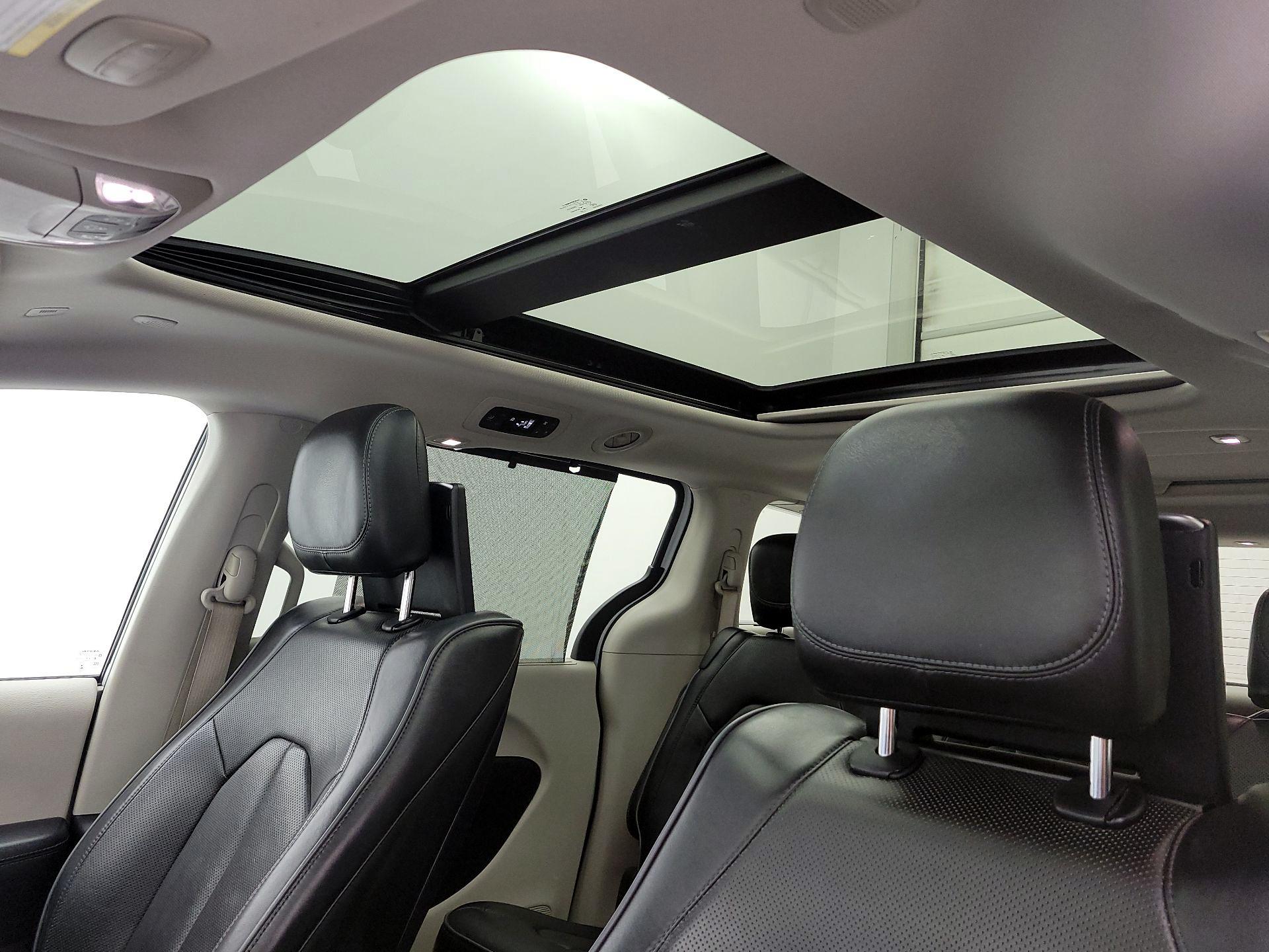 Thumbnail: 2018 Chrysler Pacifica - 20