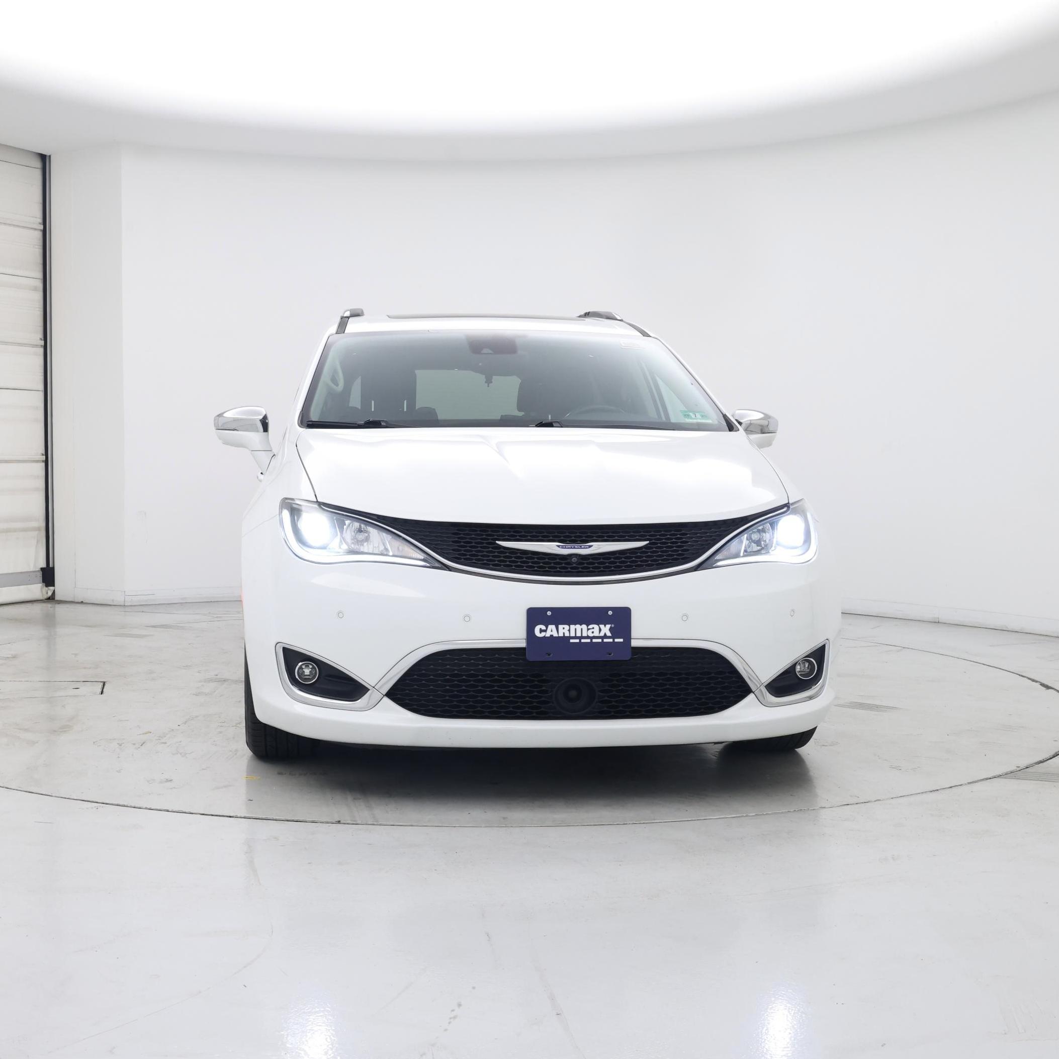 Thumbnail: 2018 Chrysler Pacifica - 5