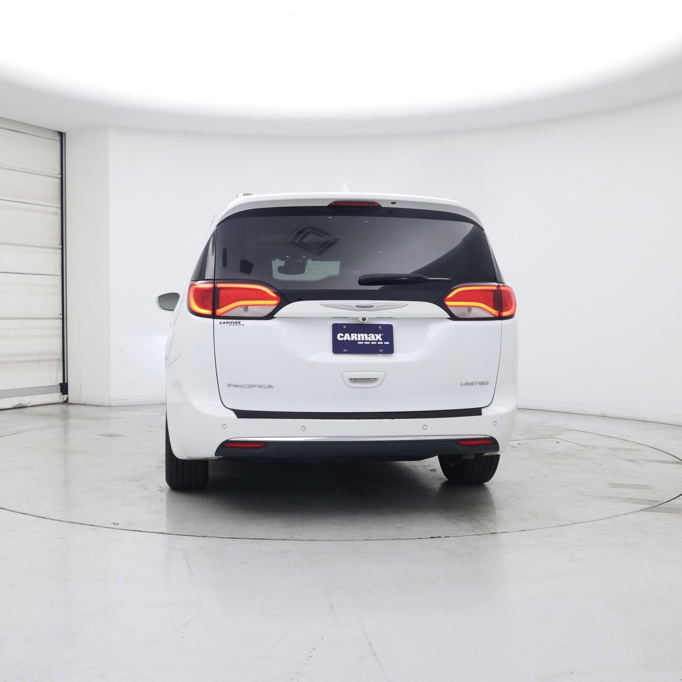 Thumbnail: 2018 Chrysler Pacifica - 6