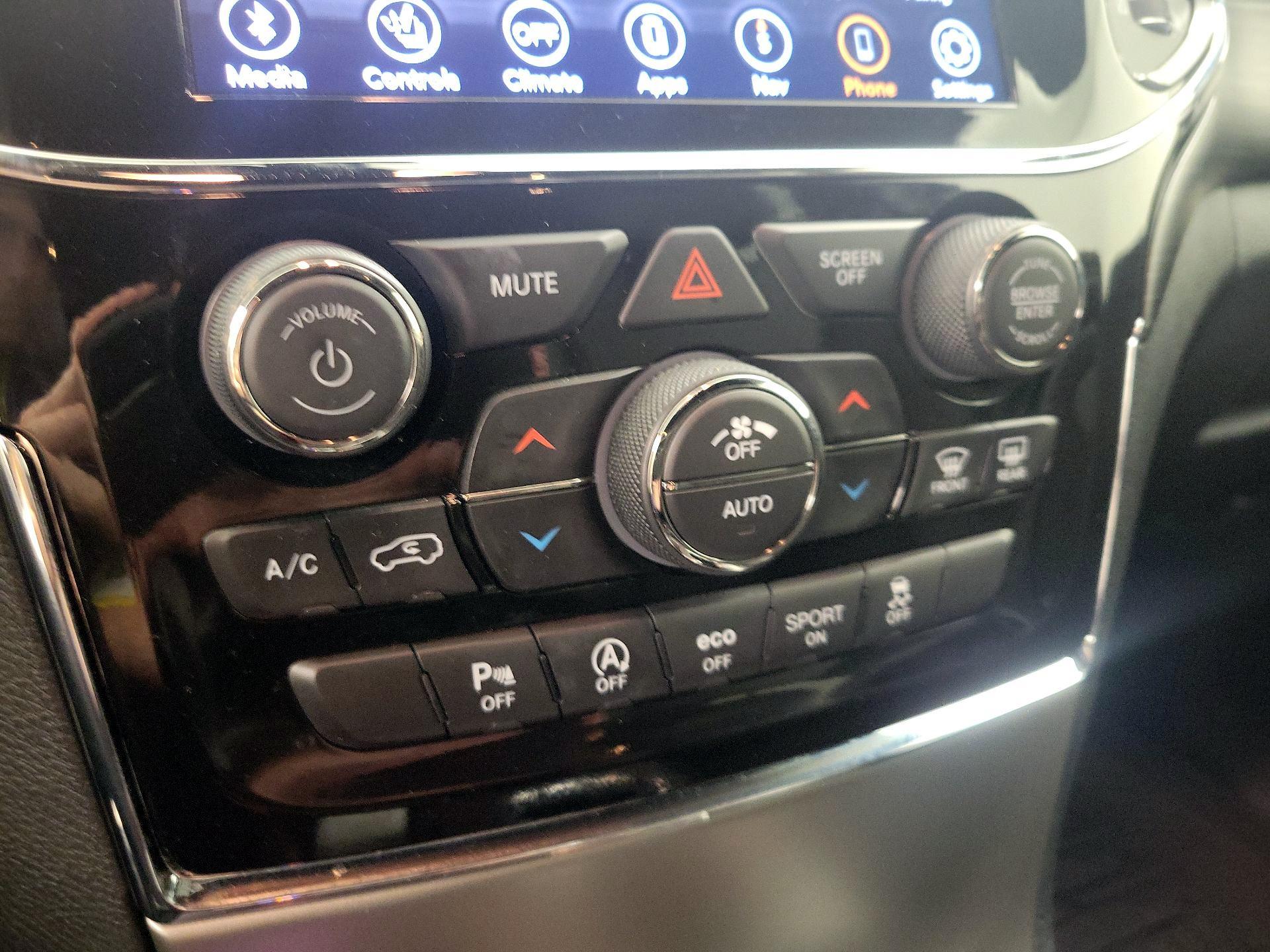 Thumbnail: 2021 Jeep Grand Cherokee - 17