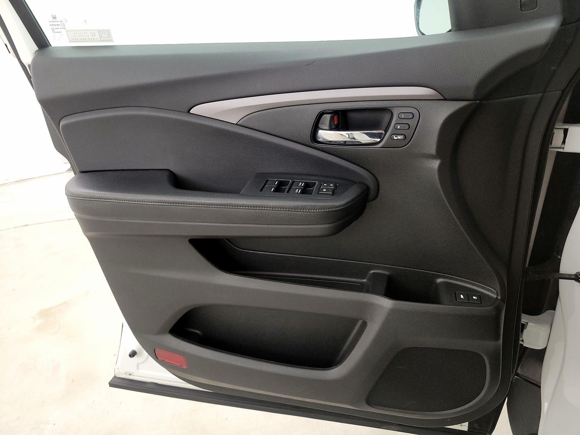 Thumbnail: 2020 Honda Pilot - 10